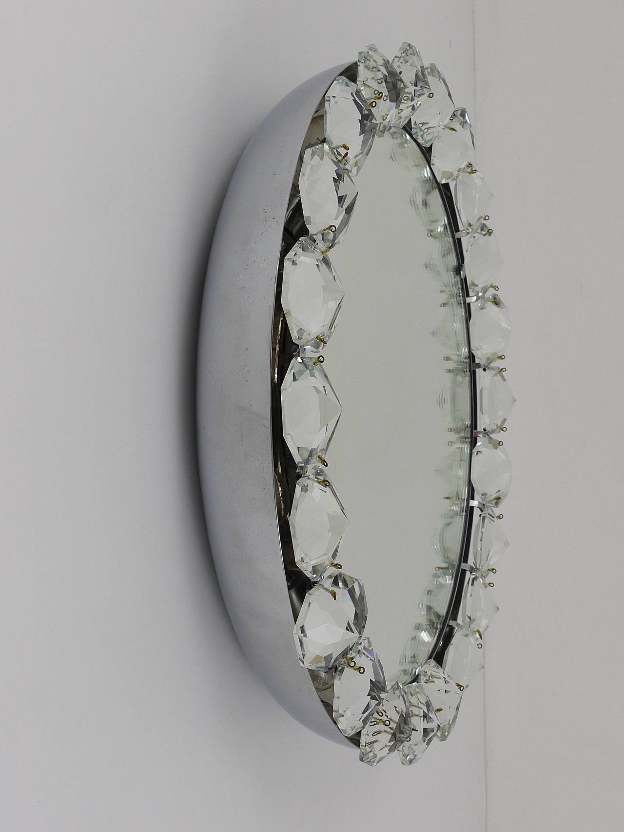 Brass Round Bakalowits Midcentury Diamond Crystals Backlit Wall Mirror, Austria, 1950 For Sale