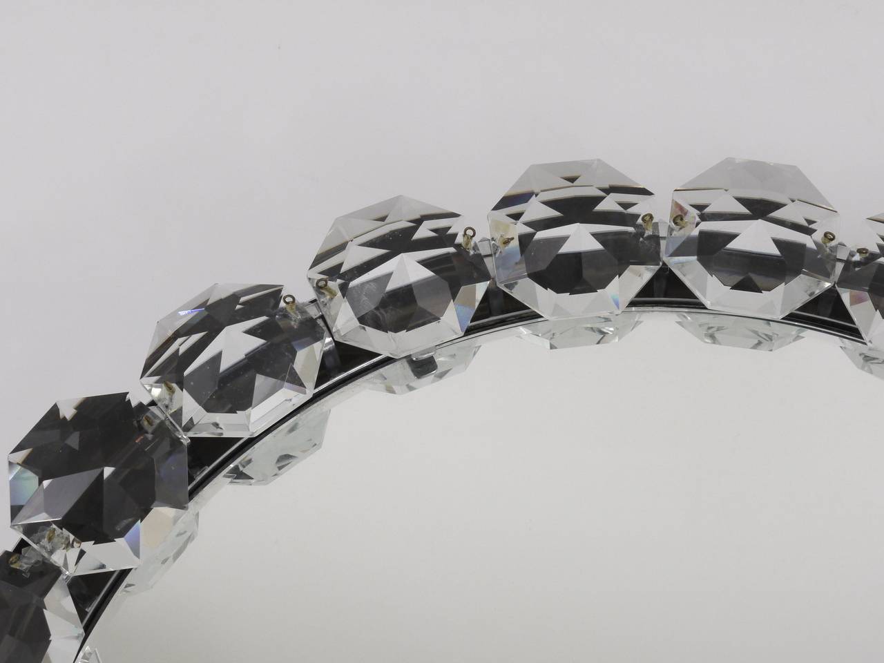 Round Bakalowits Midcentury Diamond Crystals Backlit Wall Mirror, Austria, 1950 For Sale 2