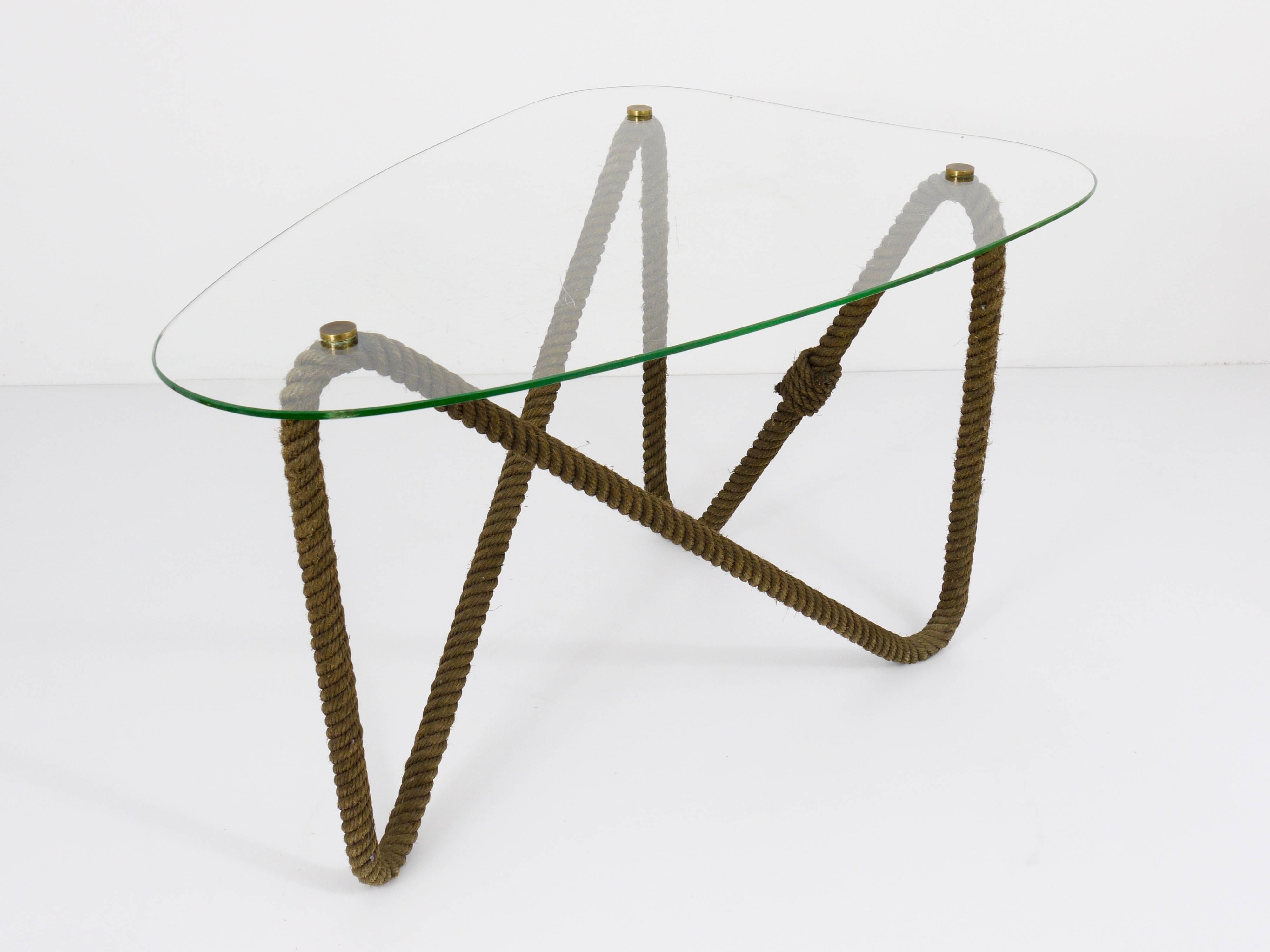 A beautiful nautical kidney table with a asymmetrical rope base, made in France in the 1950s. 