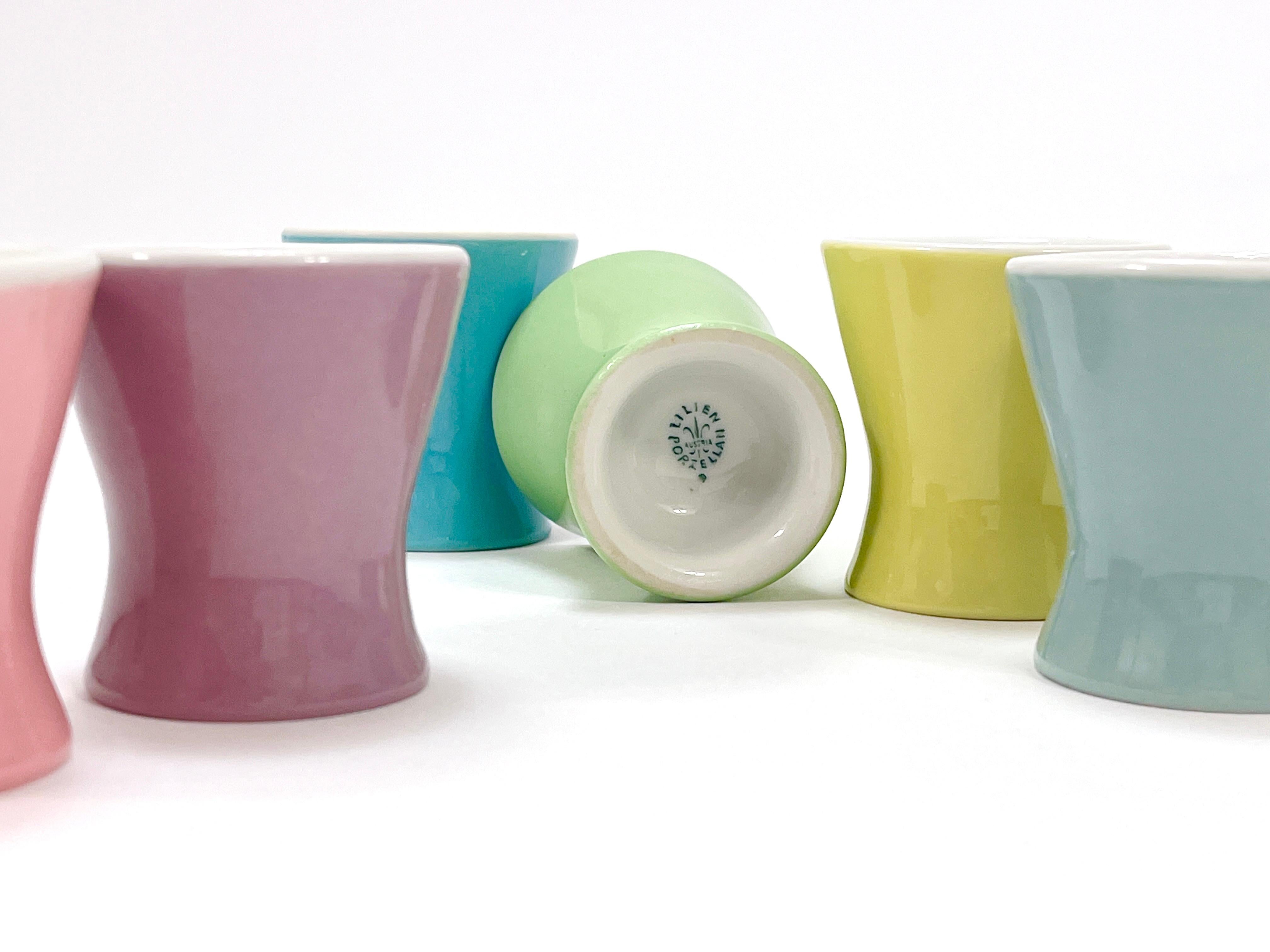 6 Hueveras de porcelana con margaritas en colores pastel de mediados de siglo, Lilien, Austria, años 50 en venta 5