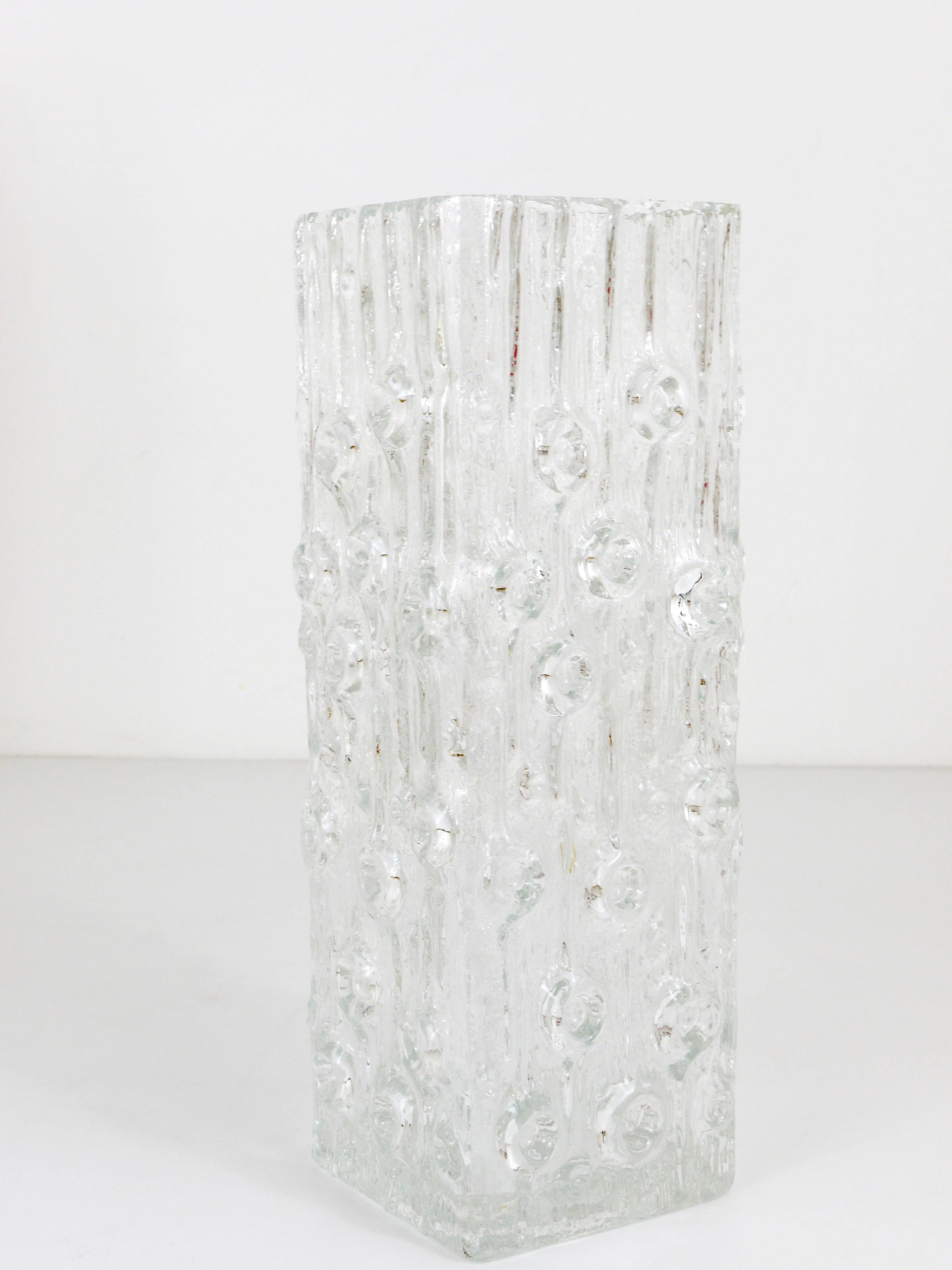 Peill & Putzler Op Art Square Modernist Ice Glass Vase, Germany, 1970s In Good Condition For Sale In Vienna, AT