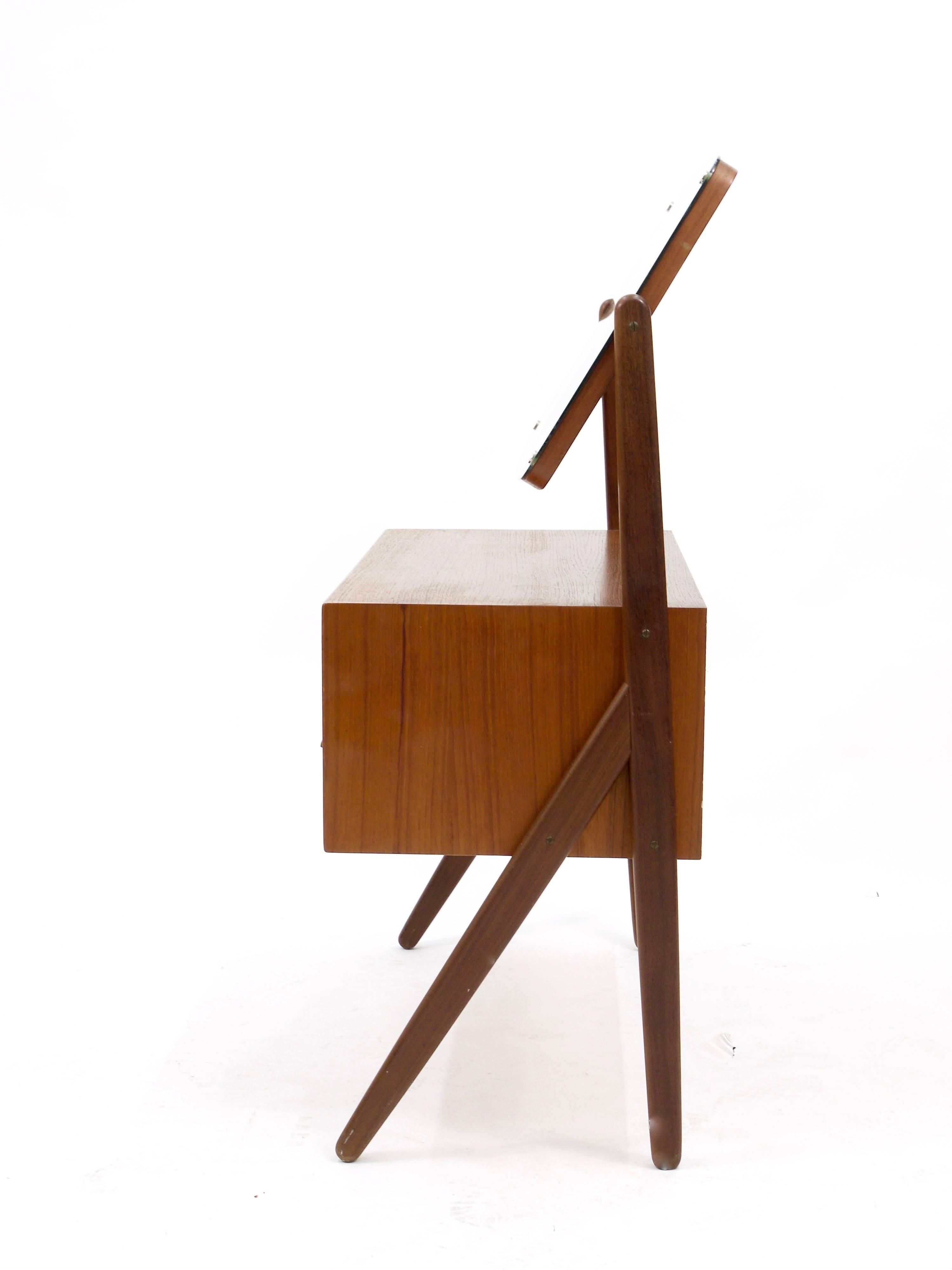 Danish Modern Teak Vanity Table with Drawers, 1950s In Excellent Condition In Vienna, AT