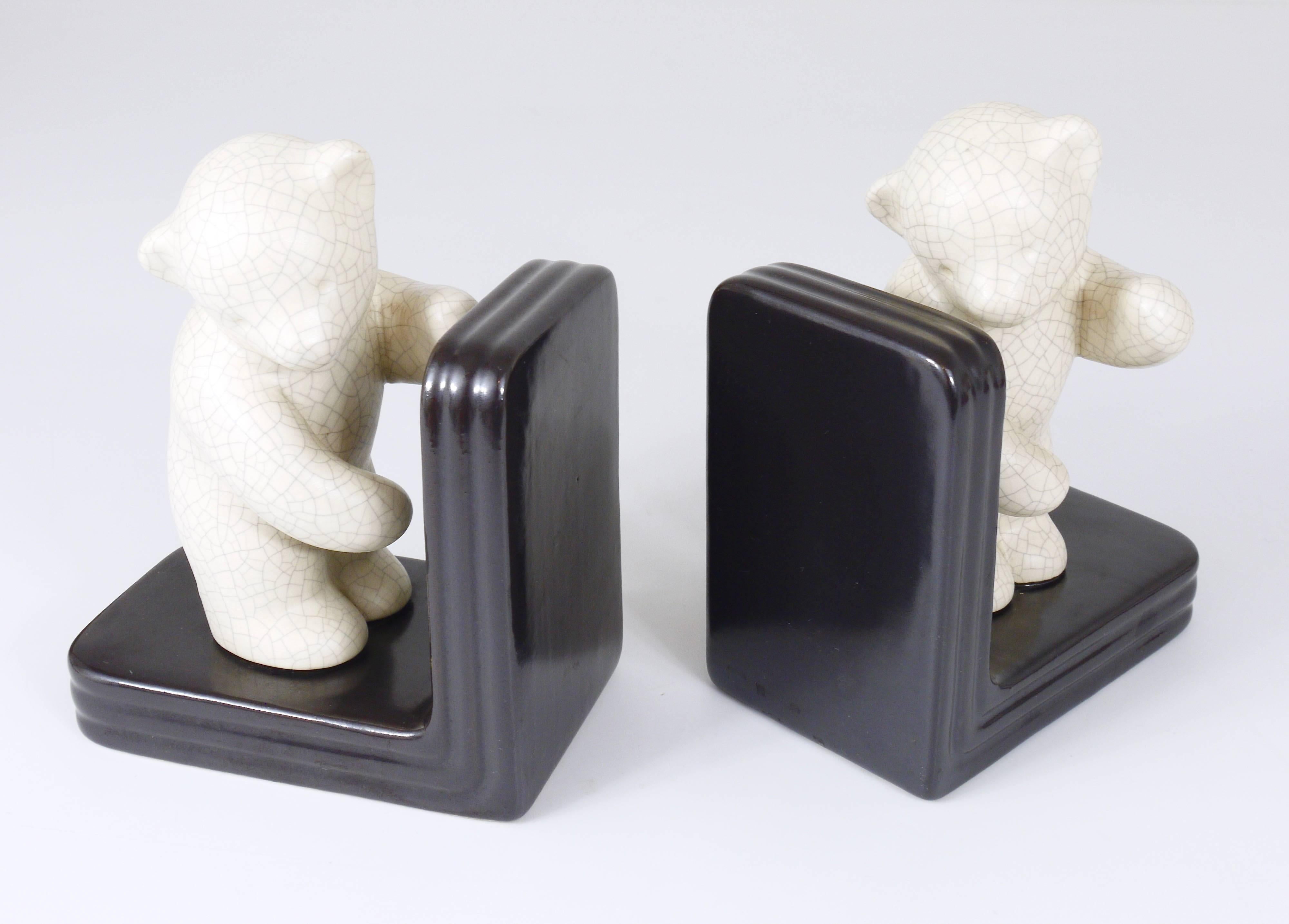 A beautiful pair of charming ceramic bookends displaying two bears. Executed in the 1950s by Gmunder Keramik, Austria. In excellent condition.
