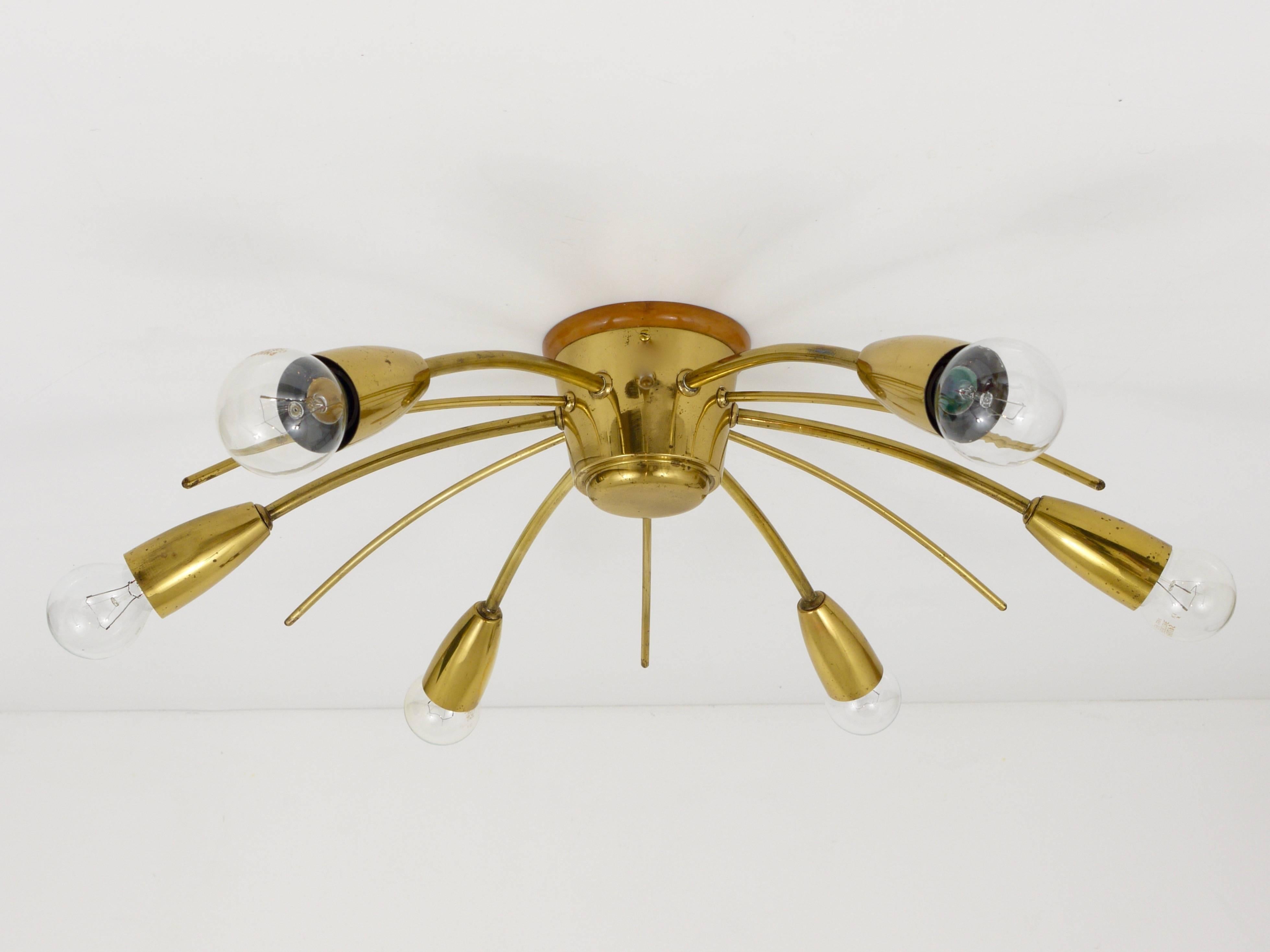 A beautiful Mid-Century modernist brass chandelier / ceiling Light / flush mount from the 1950s, model „Sonne“ (sun), executed by Kalmar Vienna. In good condition with nice patina on the brass. One of our favorite Kalmar lights.


  