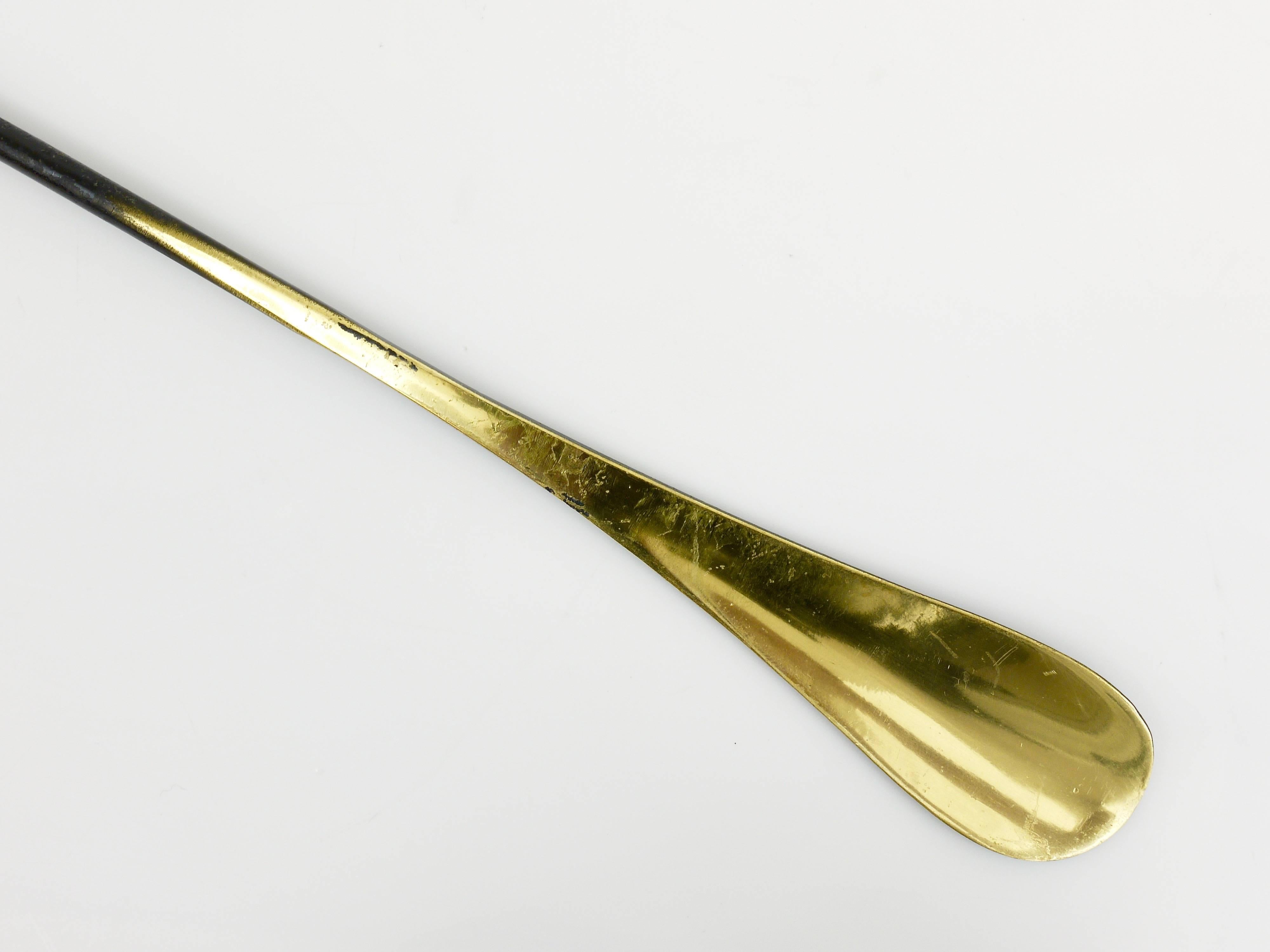 A beautiful brass shoehorn, displaying a cow. A humorous design by Walter Bosse, executed by Hertha Baller Austria in the 1950s. In very good condition with nice patina.