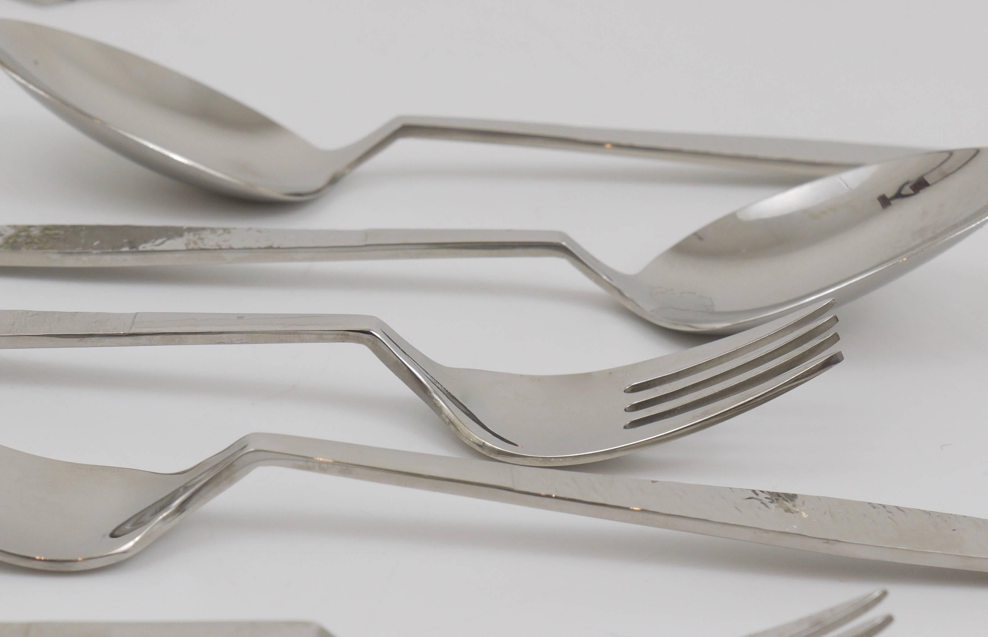 A beautiful set of chrome-plated Mid-Century flatware, executed by Collini Austria in the 1960s. High-quality flatware, very solid, made of 18/10 stainless steel, with stylish handles. For 6 persons, consists of 24 pieces. Unused, in excellent