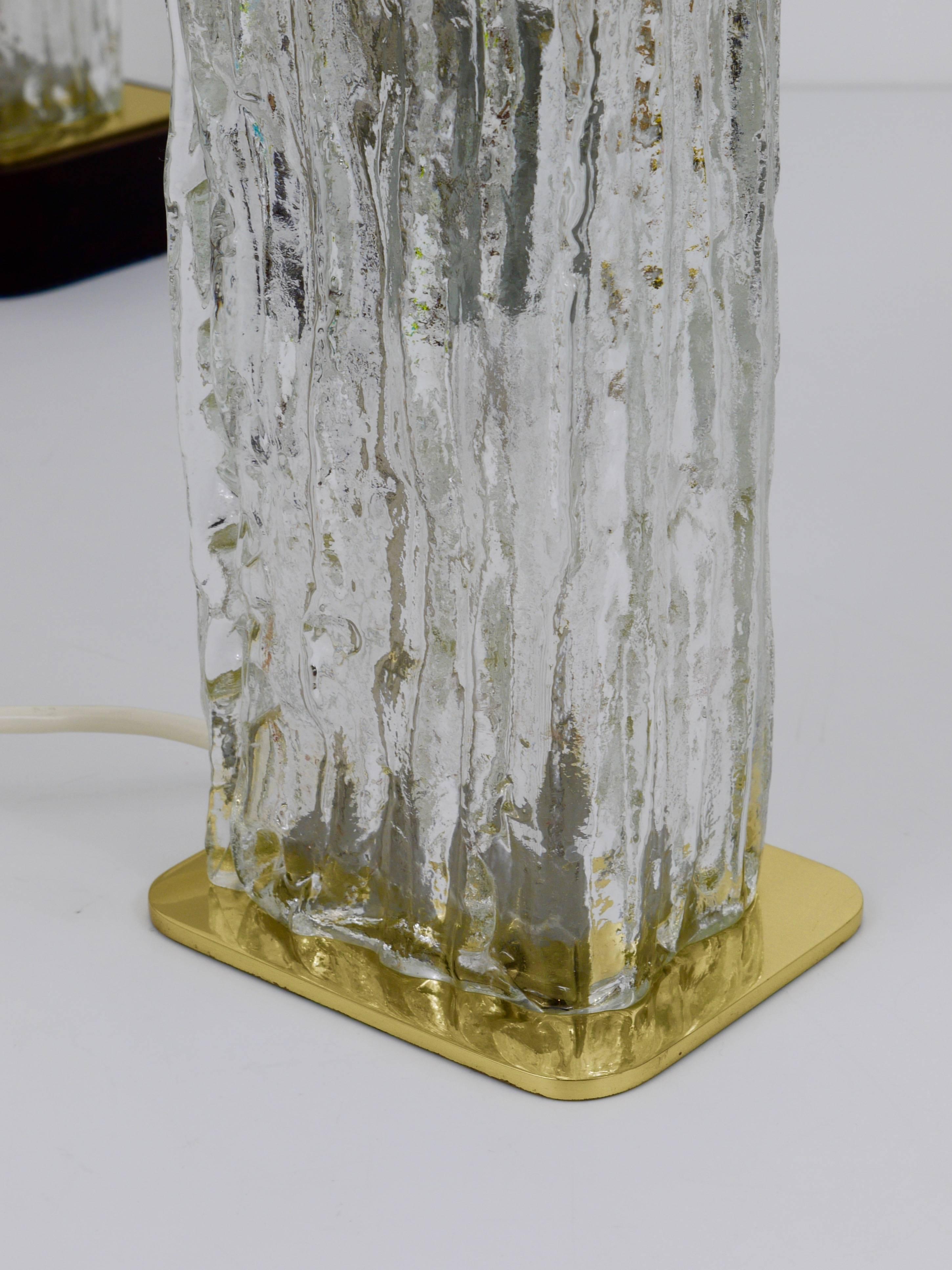 20ième siècle Paire de grands J.T. Lampe de table en verre Kalmar Ice 