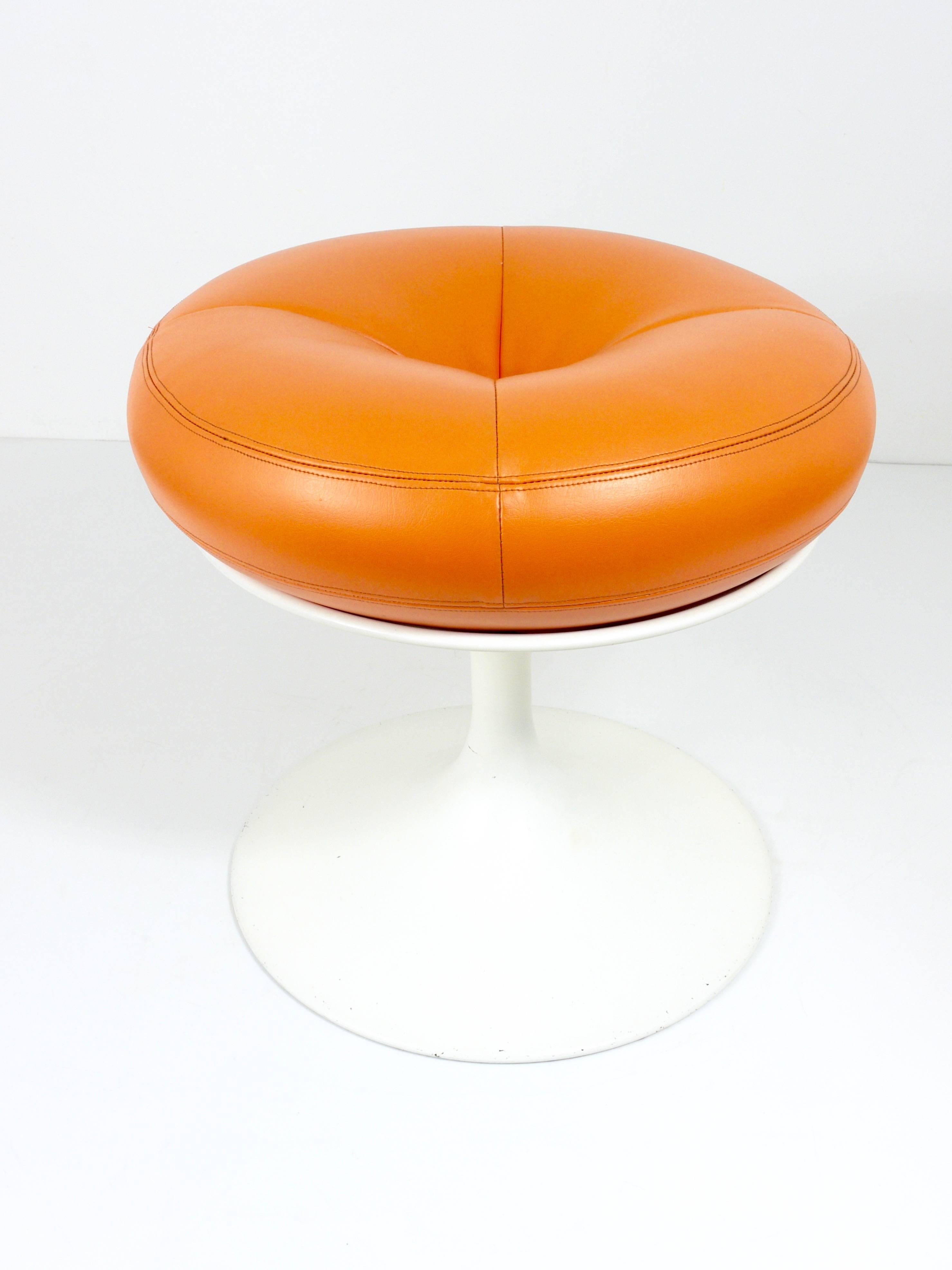 A beautiful stool with white tulip base and orange upholstery, designed by Borje Johanson for Johanson Design, Sweden. In very good condition with marginal patina. Label on the underneath. 