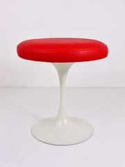 Maurice Burke Taburete con base de tulipán rojo y blanco by Arkana, Reino Unido, 1960s