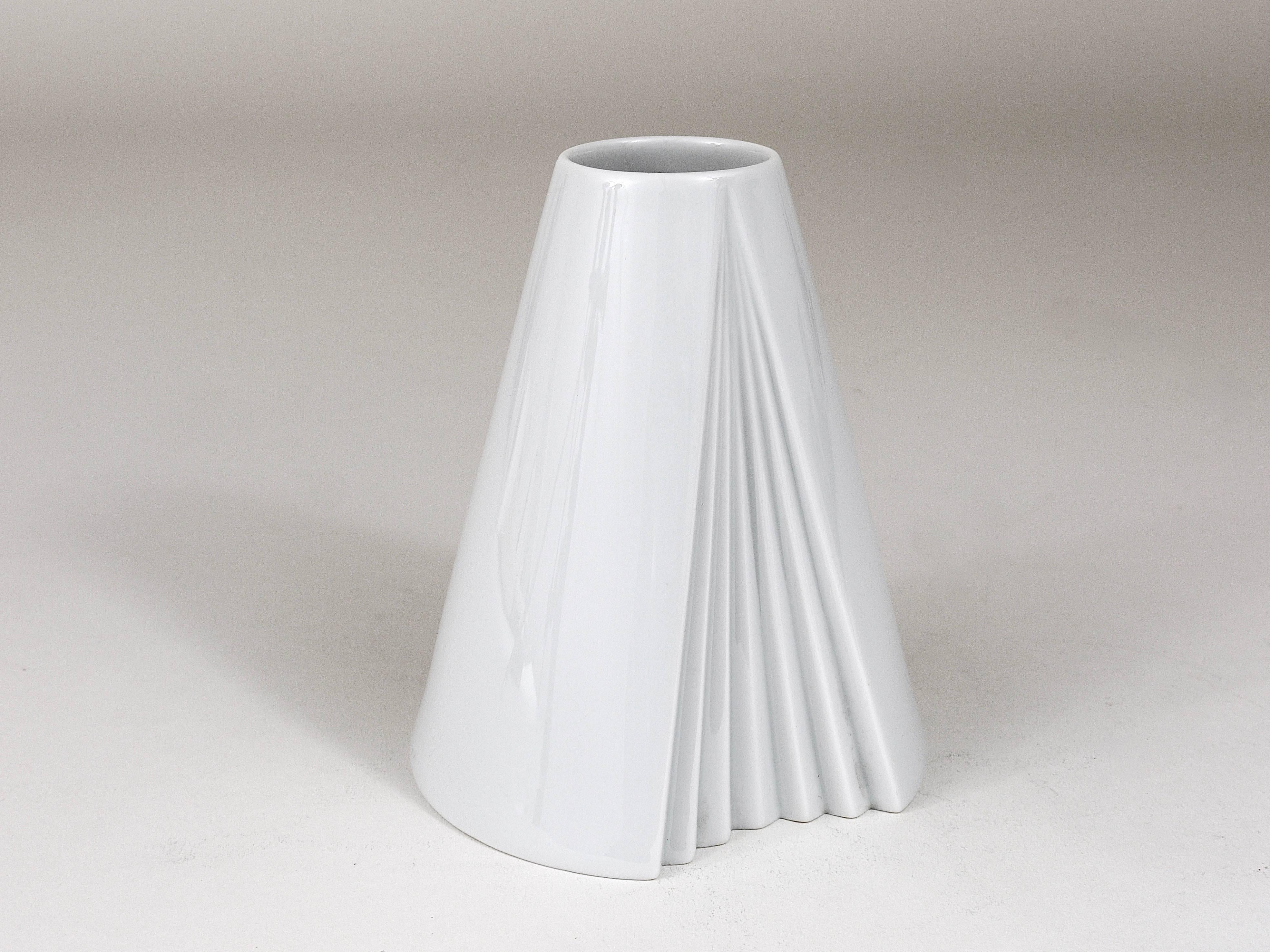 Mid-Century Modern White Geometric Op Art Porcelain Vase, Ambrogio Pozzi, Rosenthal, Germany, 1980s For Sale