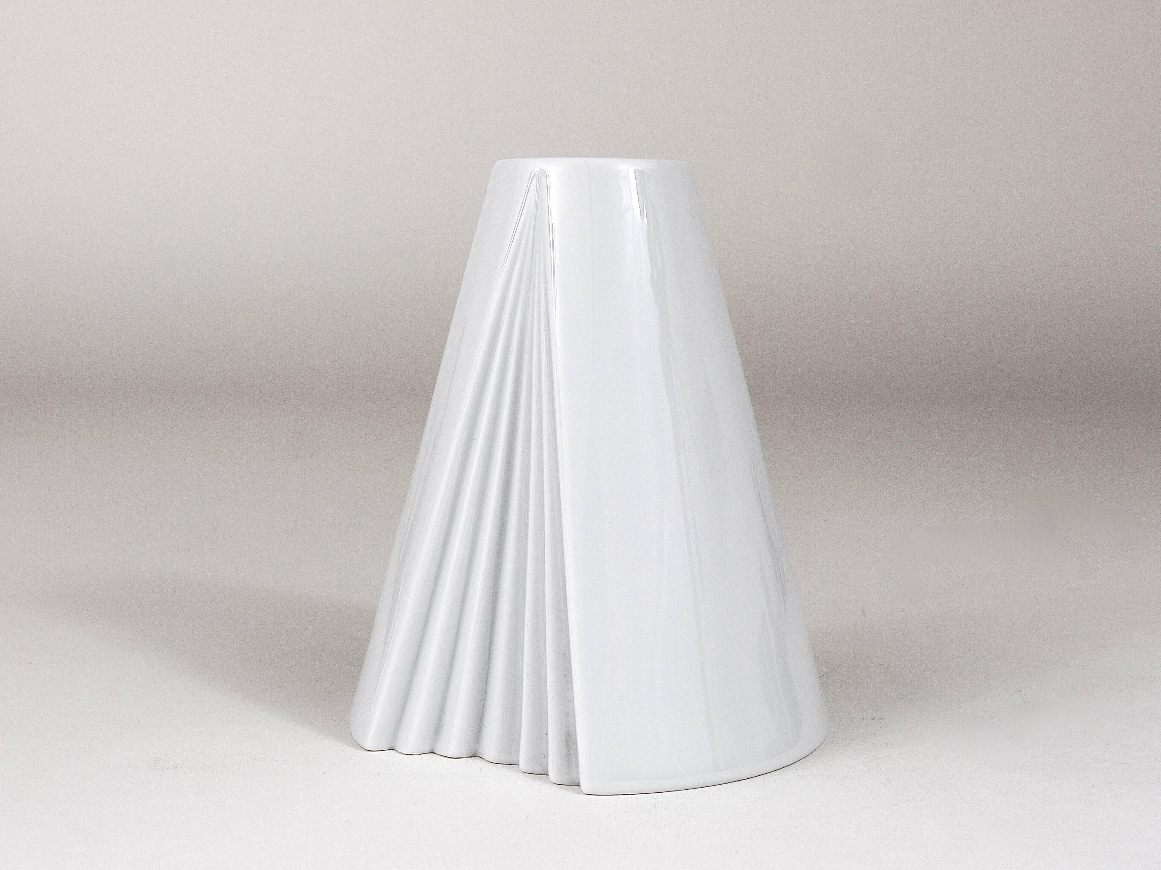 Porcellana Ambrogio Pozzi Rosenthal Vaso geometrico bianco Op Art in porcellana, Germania, anni '80 in vendita