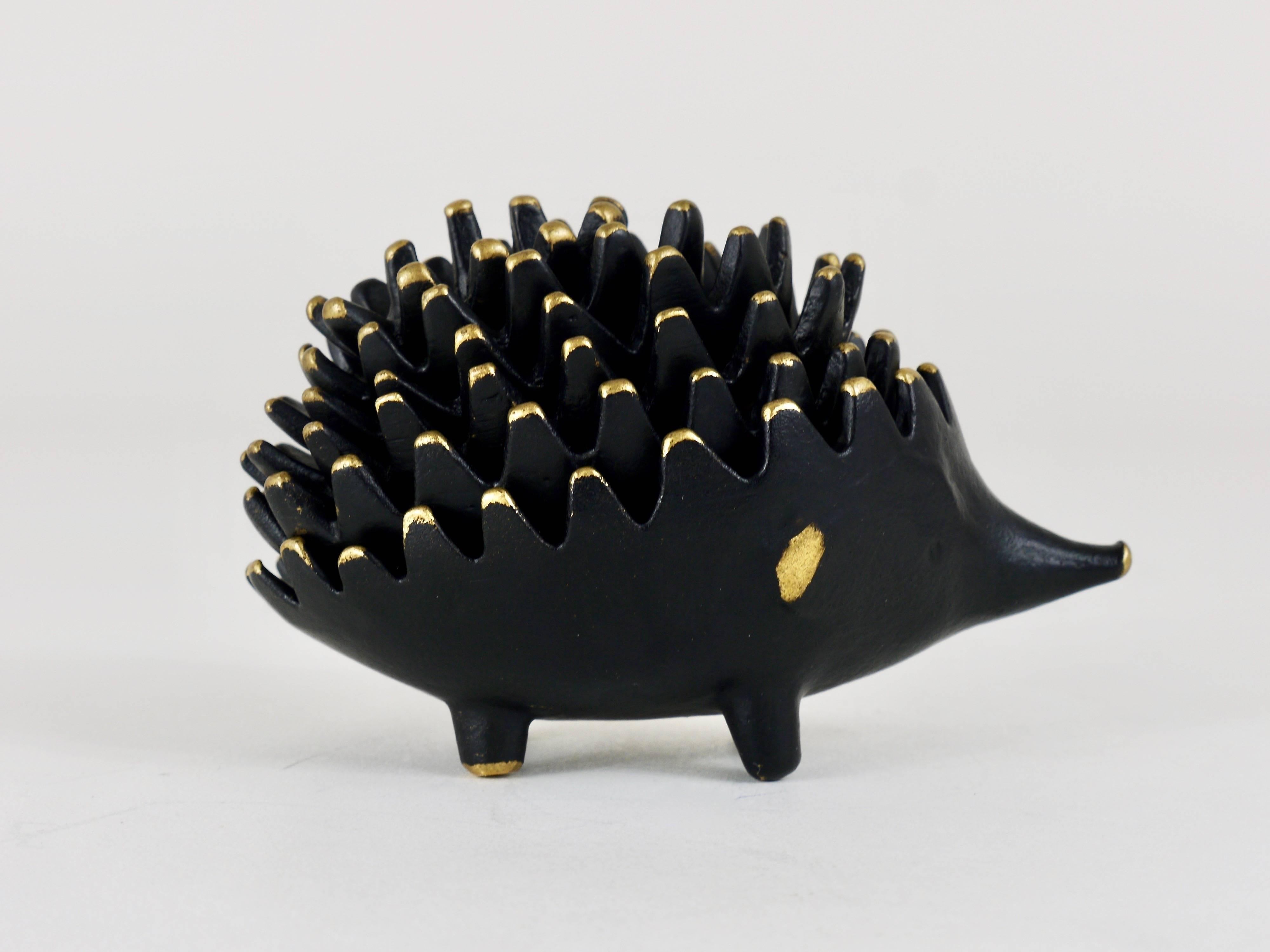 A complete set of six vintage stackable midcentury hedgehog ashtrays. A very humorous design by Walter Bosse, executed by Hertha Baller, Austria in the 1950s. Made of brass, in very good condition.
