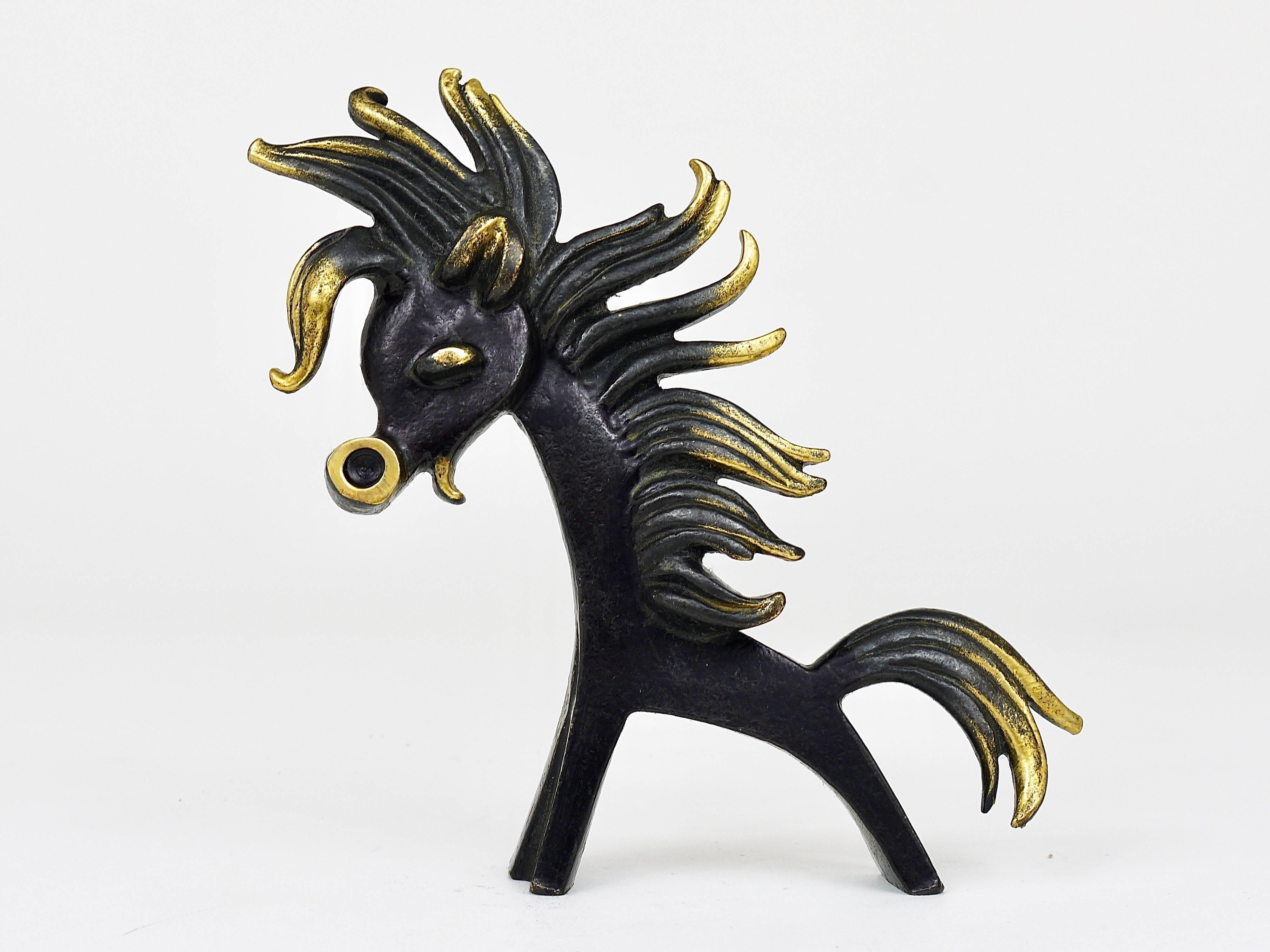 A charming, big and solid horse figurine, made of brass. A very humorous design by Walter Bosse, executed by Baller Austria in the 1950s. In very good condition with marginal patina.