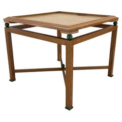 Élégante table de jeux mécanique en chêne cérusé. Français, vers 1950-1960.