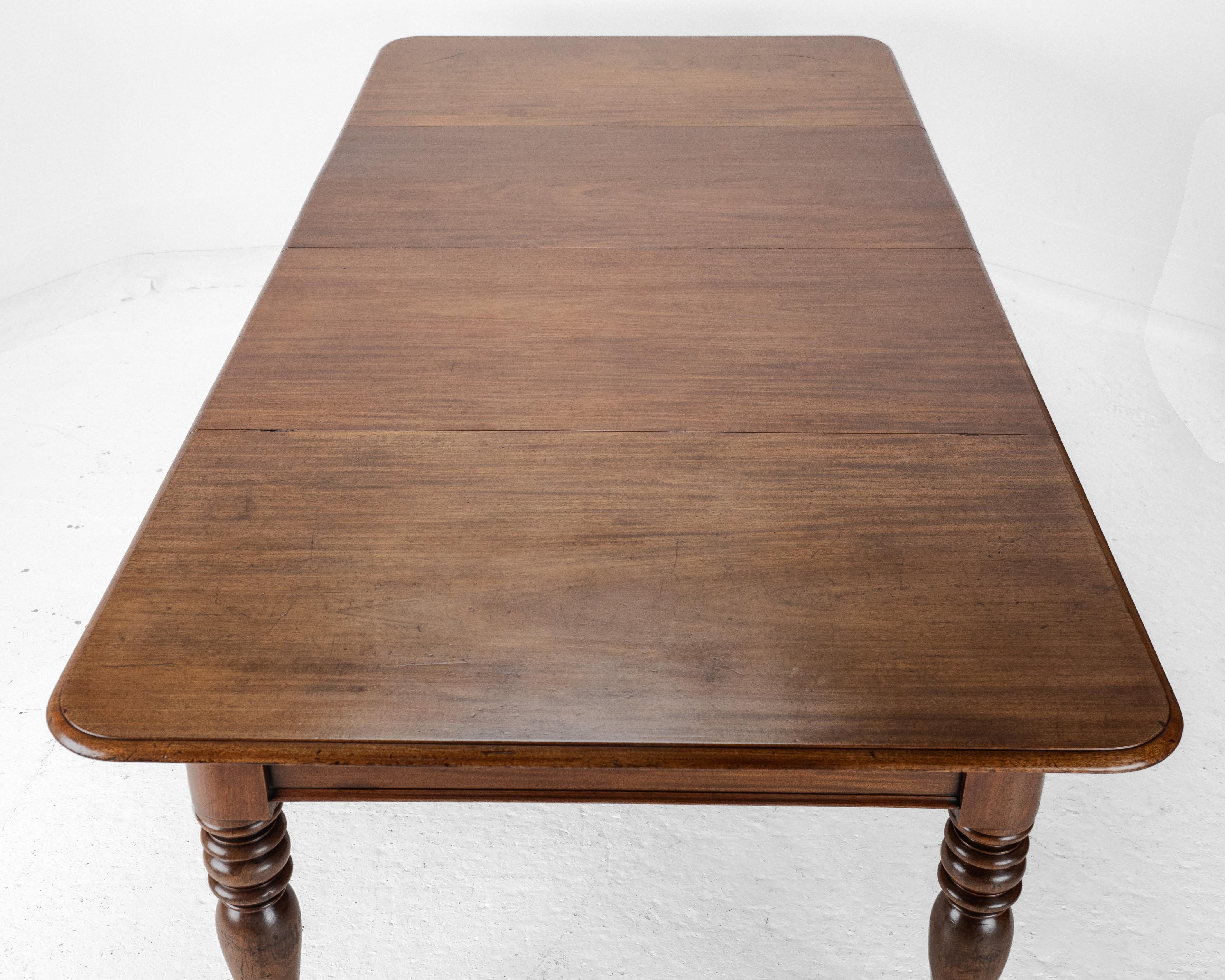 Milieu du XIXe siècle Table de salle à manger à rallonge en acajou du début du 19e siècle c1830 (Géorgien) en vente