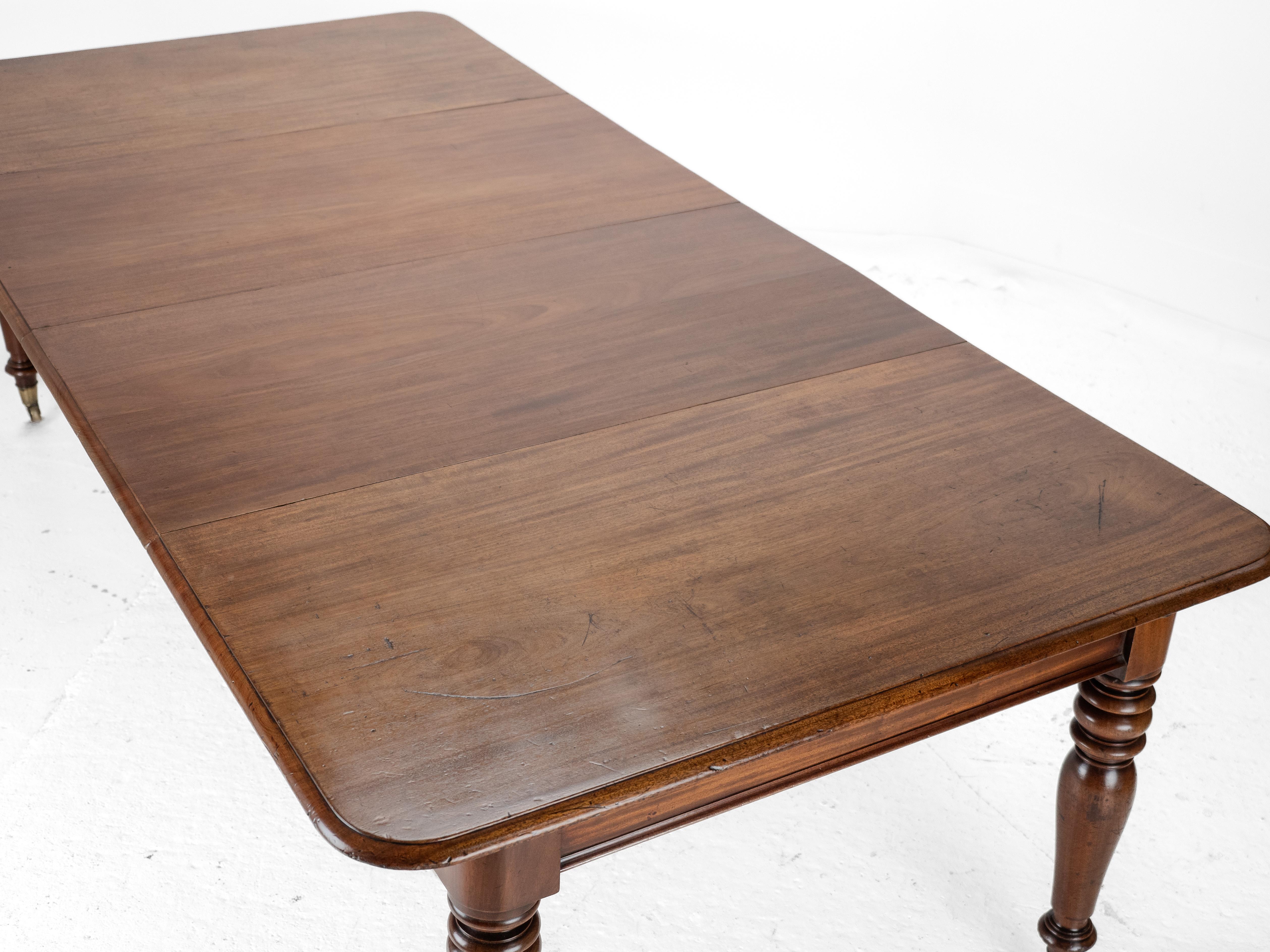 Anglais Table de salle à manger à rallonge en acajou du début du 19e siècle c1830 (Géorgien) en vente