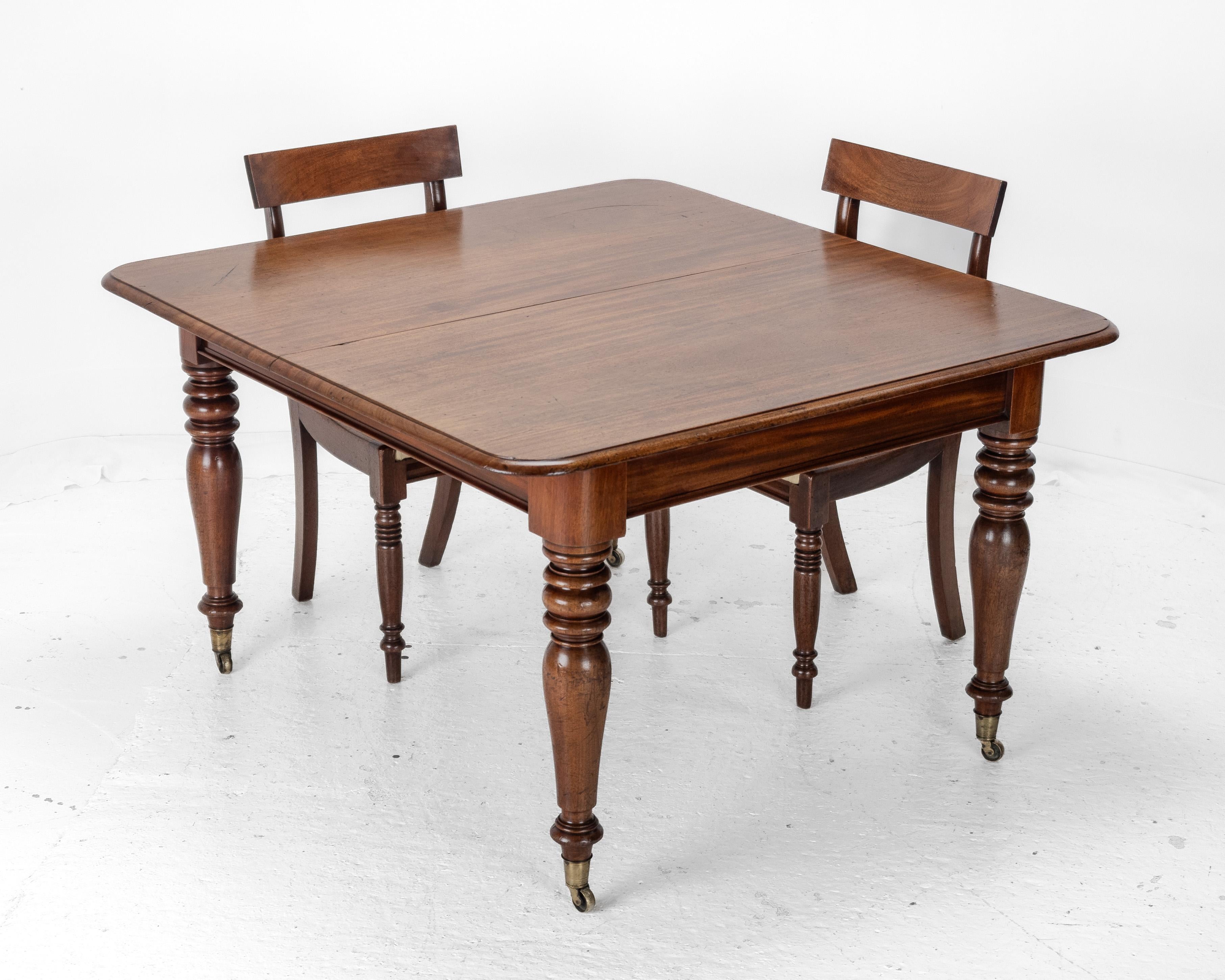 Table de salle à manger à rallonge en acajou du début du 19e siècle c1830 (Géorgien) en vente 8