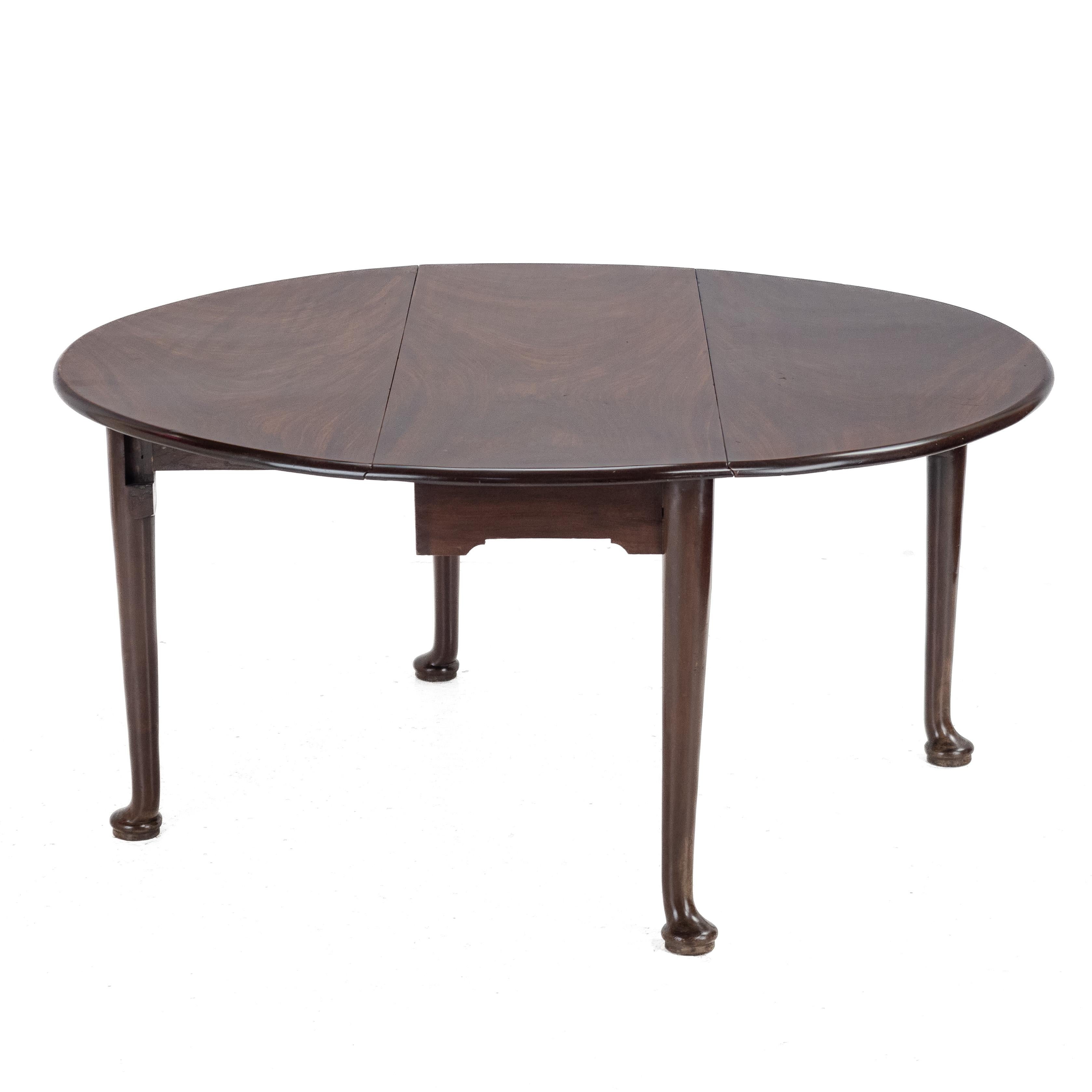 George II Cuban Mahogany Gate-Leg Drop-Leaf Oval Dining Table with Pad Feet For Sale 15