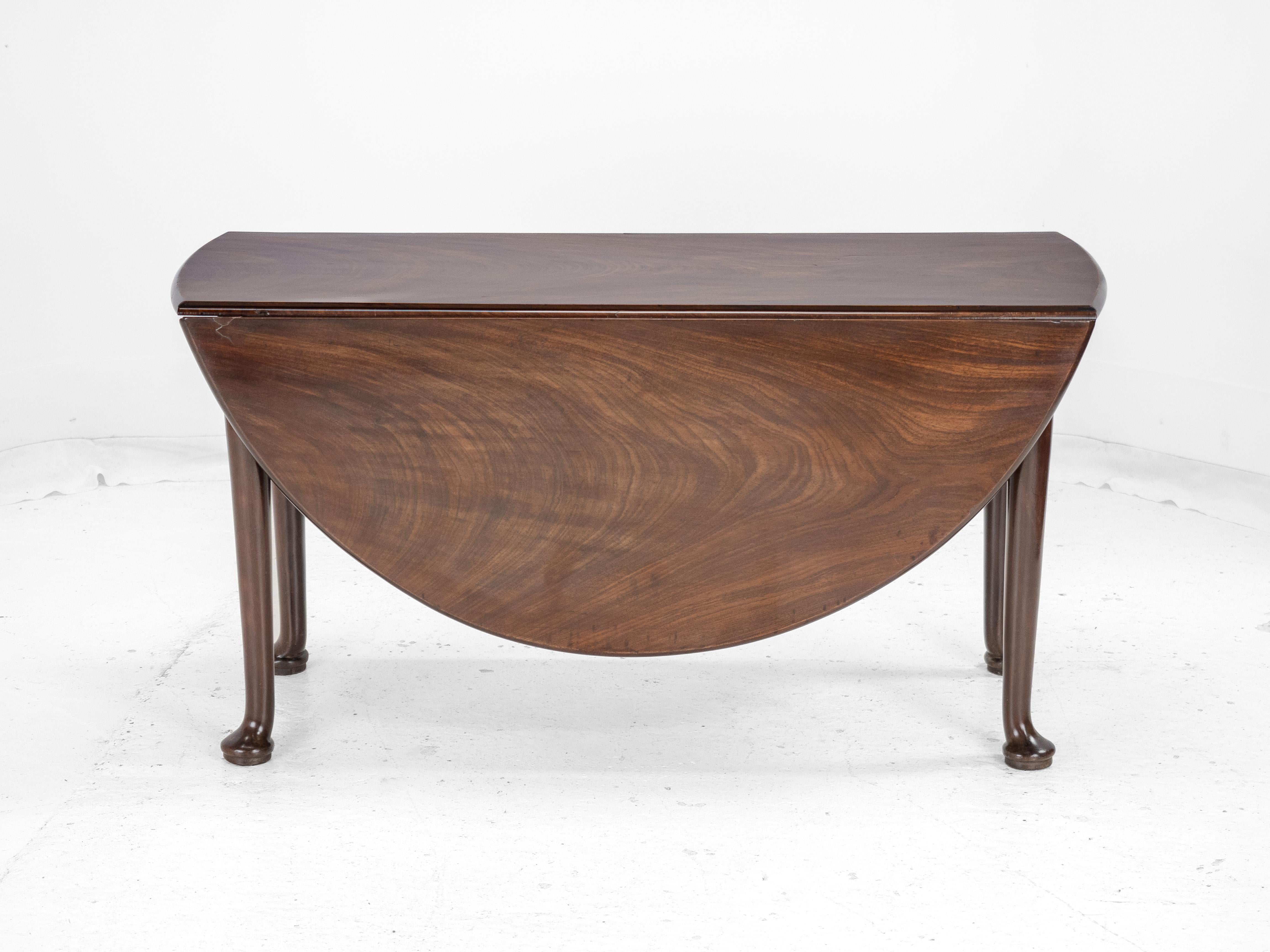 George II Cuban Mahogany Gate-Leg Drop-Leaf Oval Dining Table with Pad Feet For Sale 2