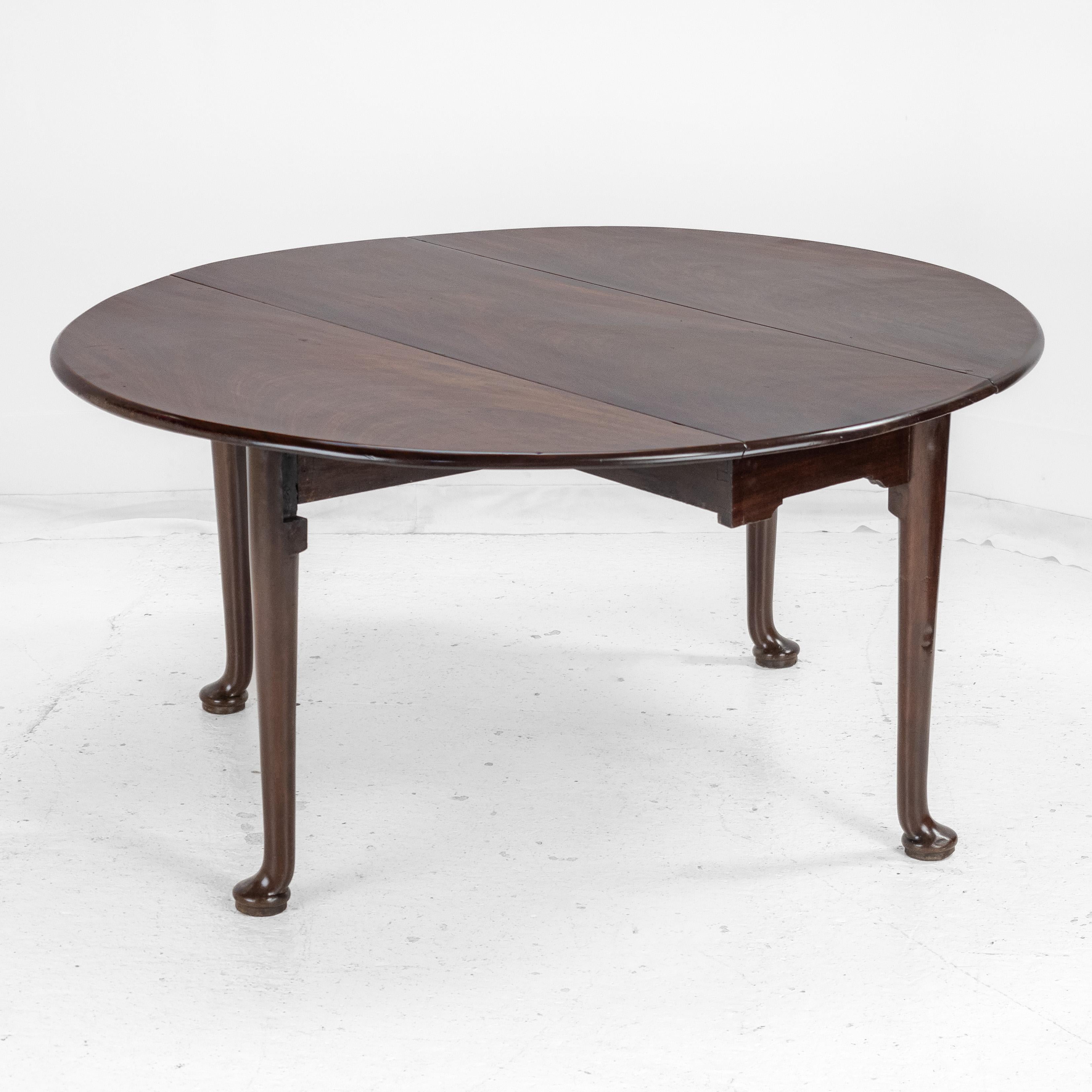 George II Cuban Mahogany Gate-Leg Drop-Leaf Oval Dining Table with Pad Feet For Sale 6