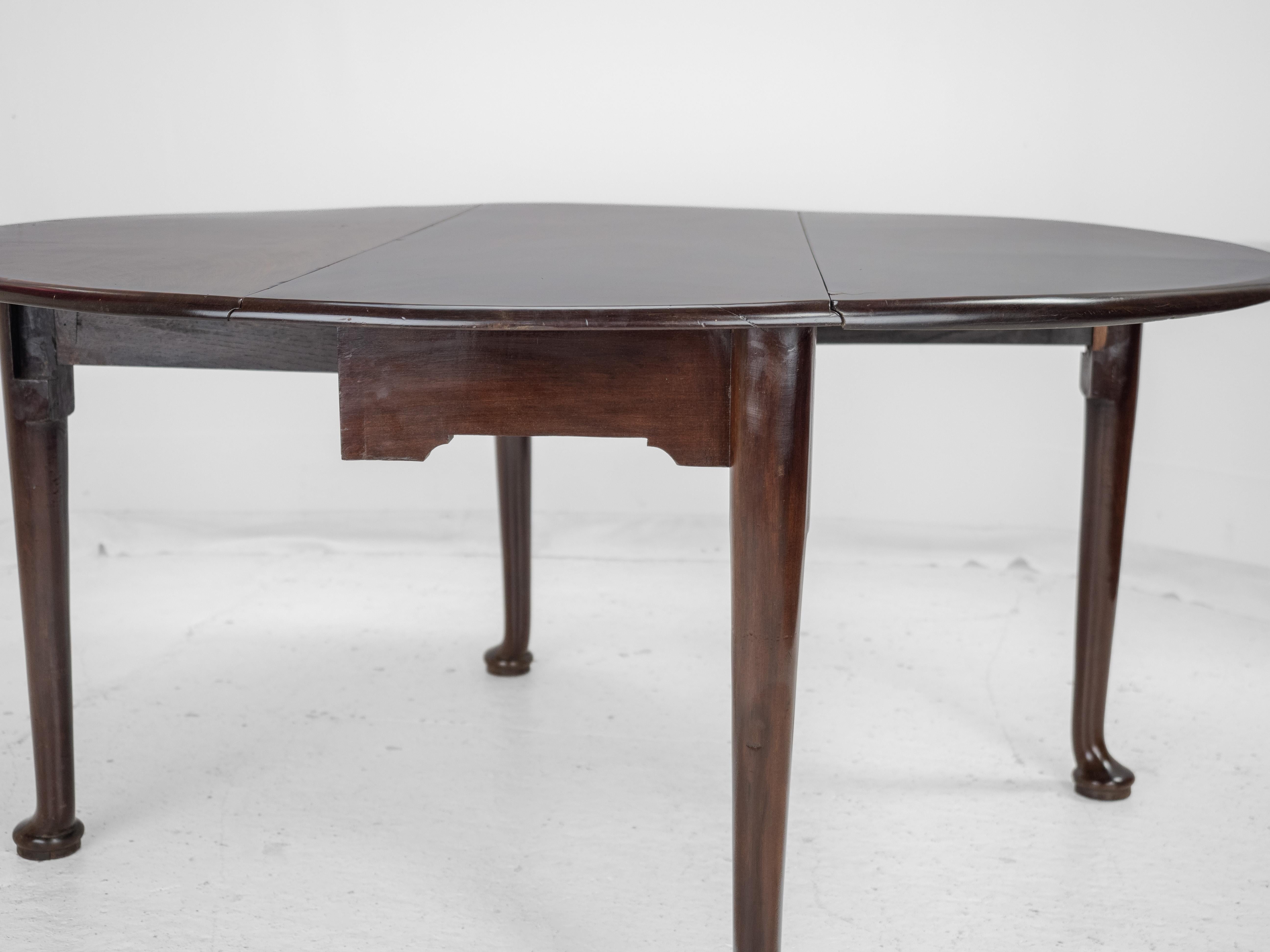 George II Cuban Mahogany Gate-Leg Drop-Leaf Oval Dining Table with Pad Feet For Sale 11