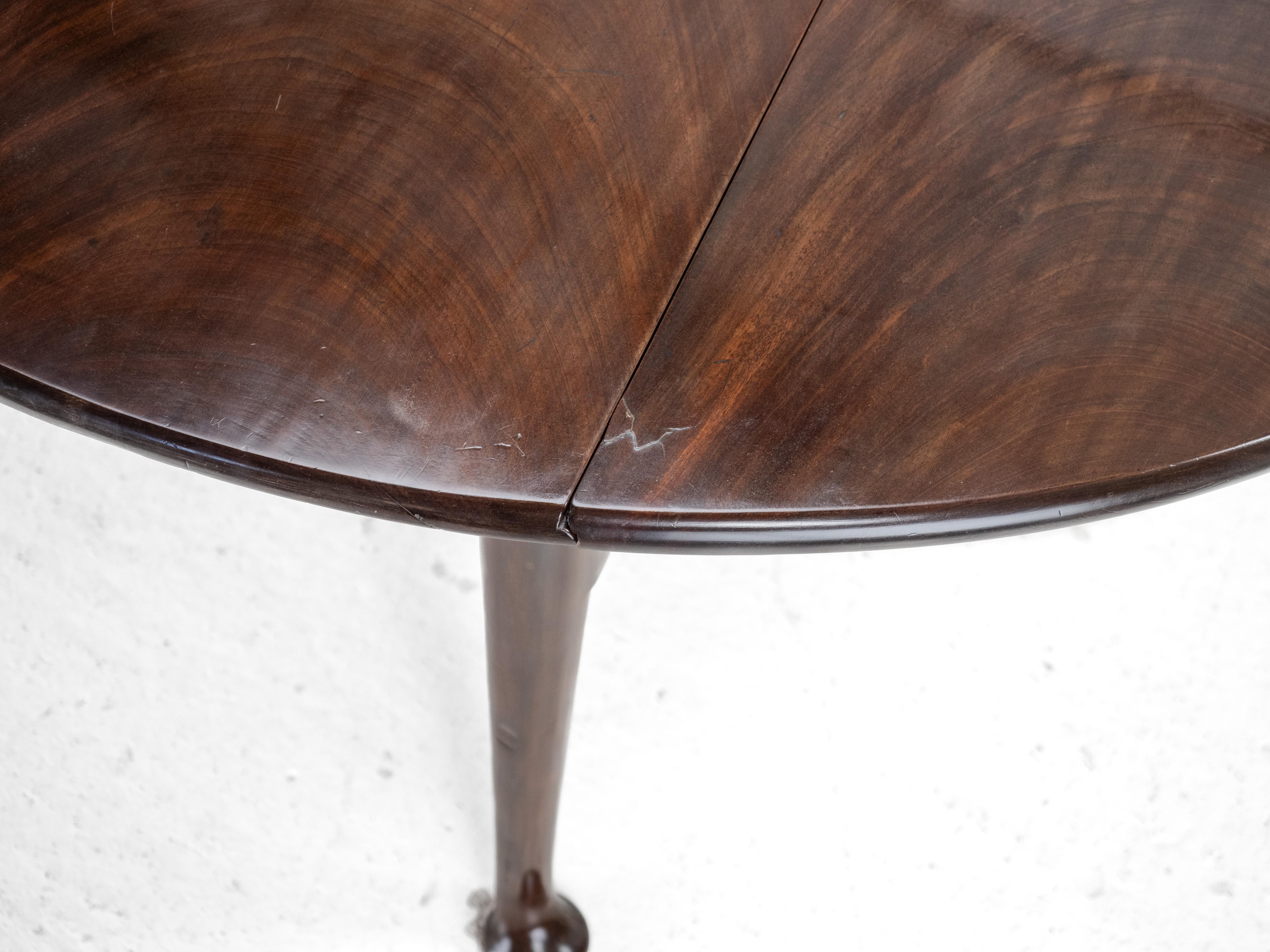 George II Cuban Mahogany Gate-Leg Drop-Leaf Oval Dining Table with Pad Feet For Sale 14