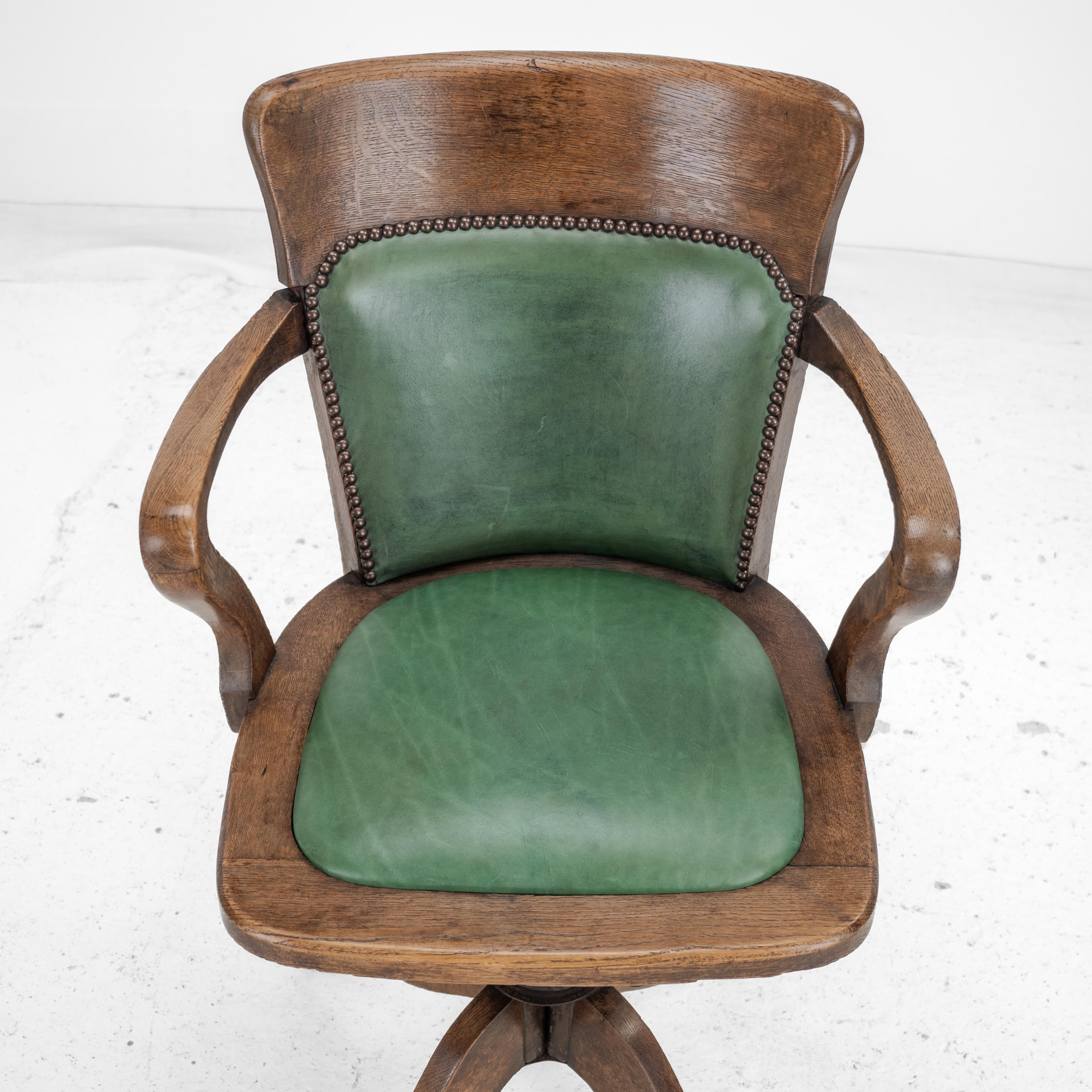 1920er Jahre Eiche und Leder Verstellbarer, kippbarer Schreibtischsessel (Antiker Stuhl) im Angebot 3