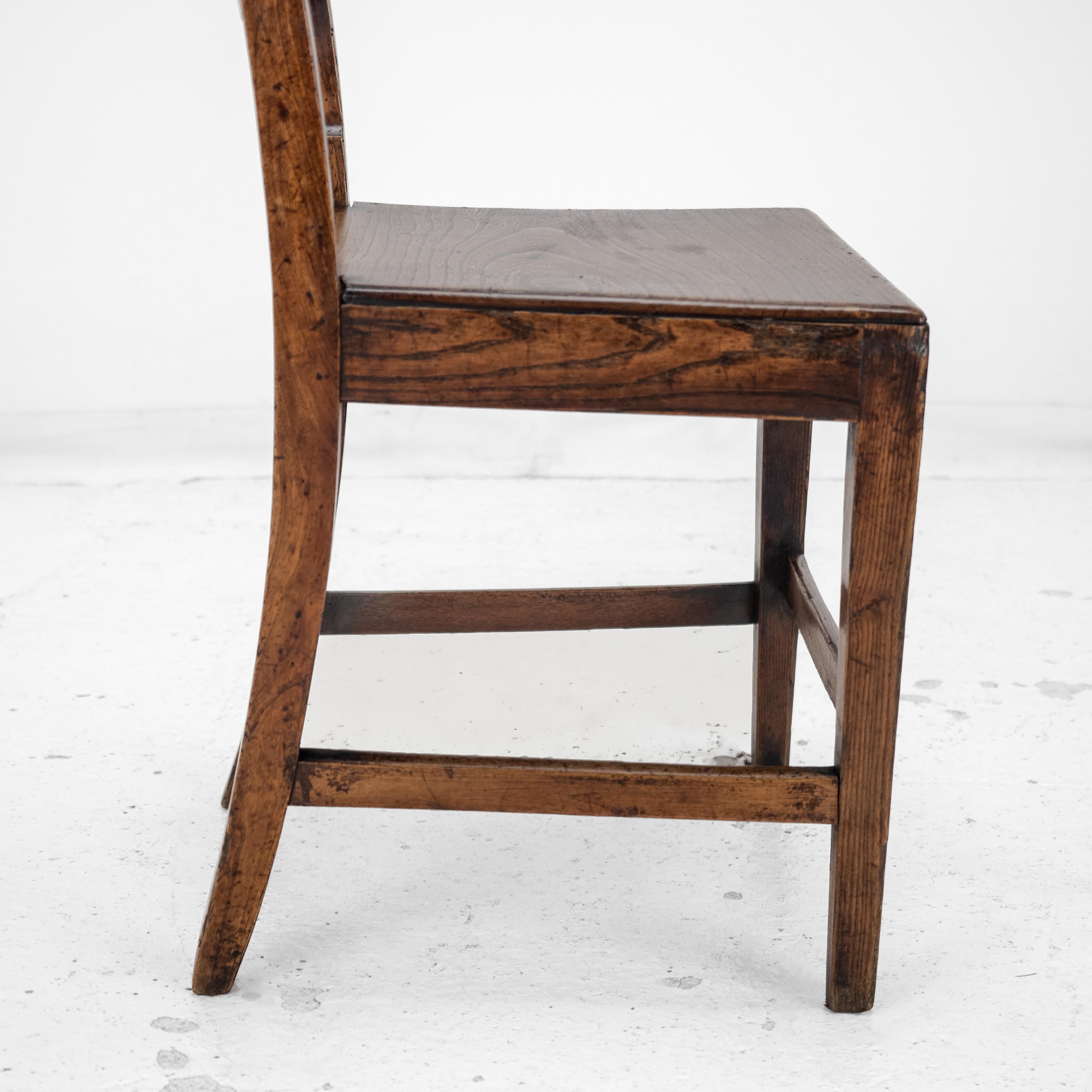 Paire de chaises de campagne en orme de style géorgien de la fin du XVIIIe siècle ( A Hall Dining Side) en vente 8