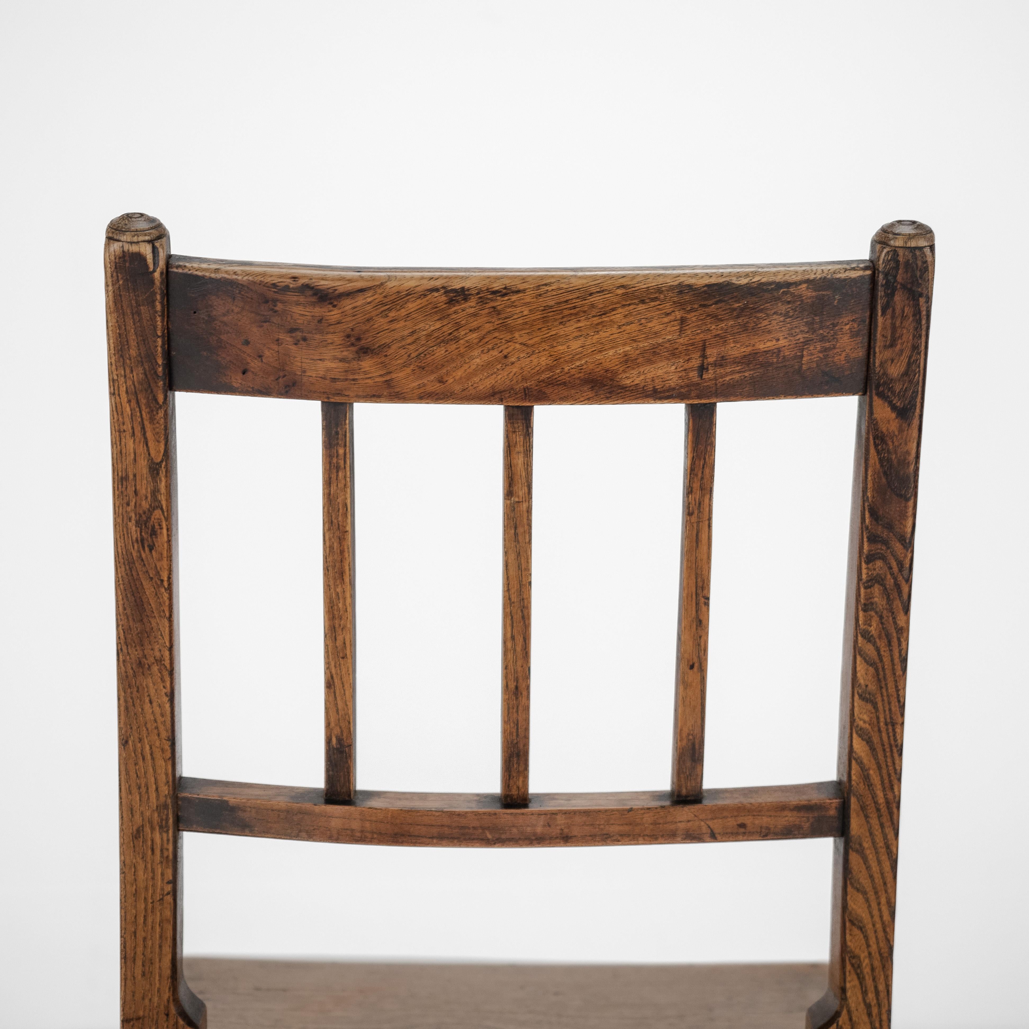 Paire de chaises de campagne en orme de style géorgien de la fin du XVIIIe siècle ( A Hall Dining Side) en vente 4