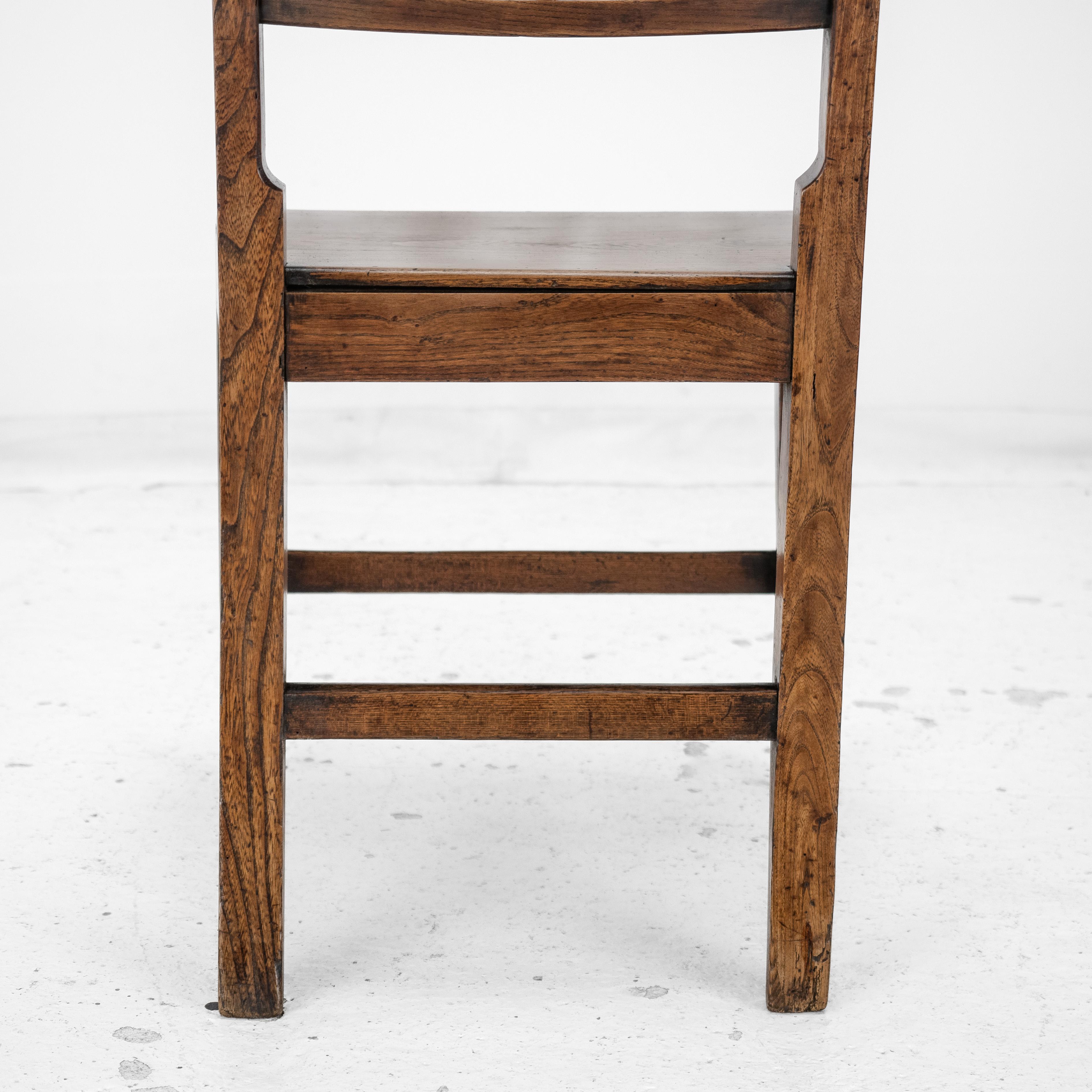 Paire de chaises de campagne en orme de style géorgien de la fin du XVIIIe siècle ( A Hall Dining Side) en vente 9