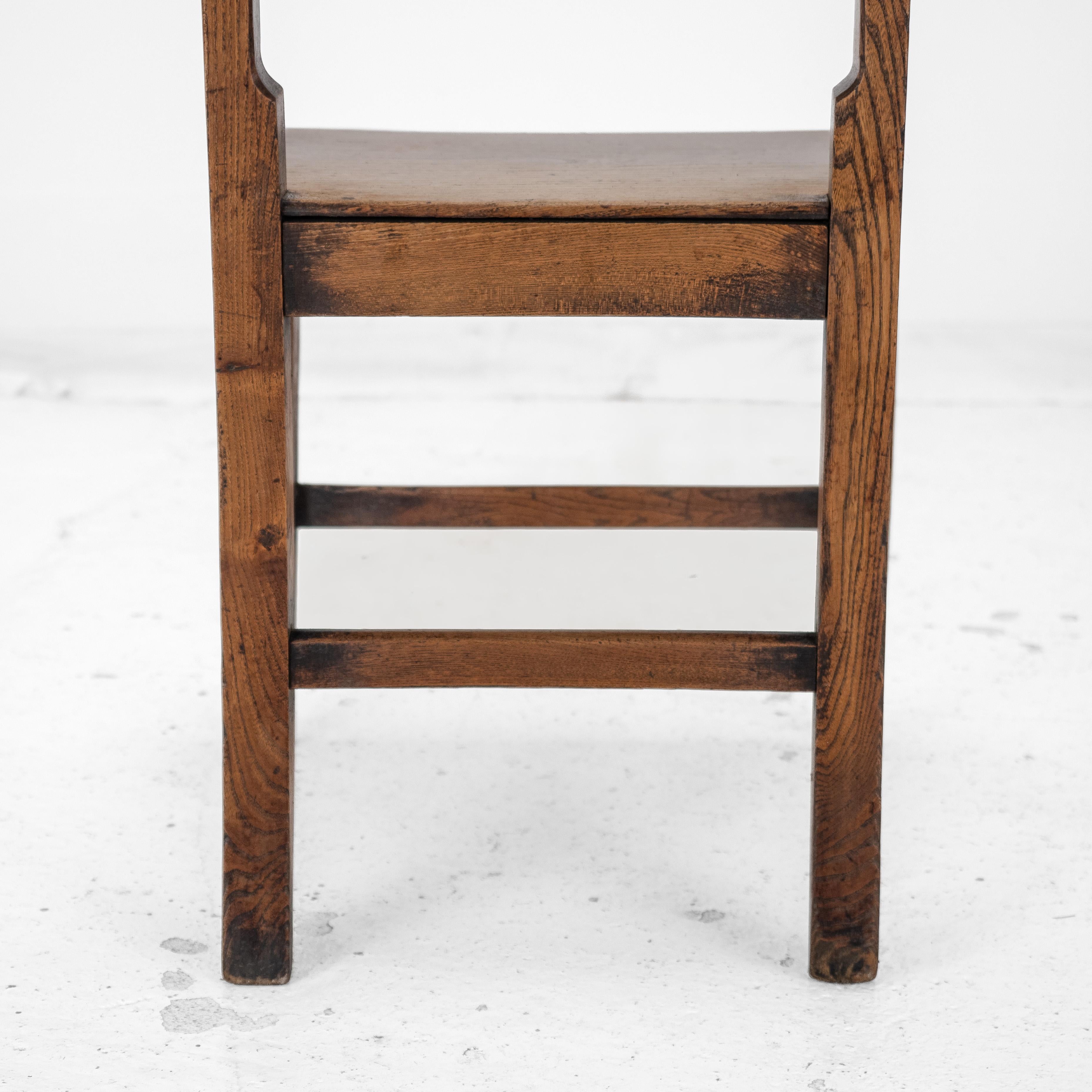 Paire de chaises de campagne en orme de style géorgien de la fin du XVIIIe siècle ( A Hall Dining Side) en vente 12