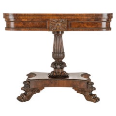 Table à cartes en loupe de bois d
if William IV avec base en patte de lion sculptée, c.1830 (Woods)
