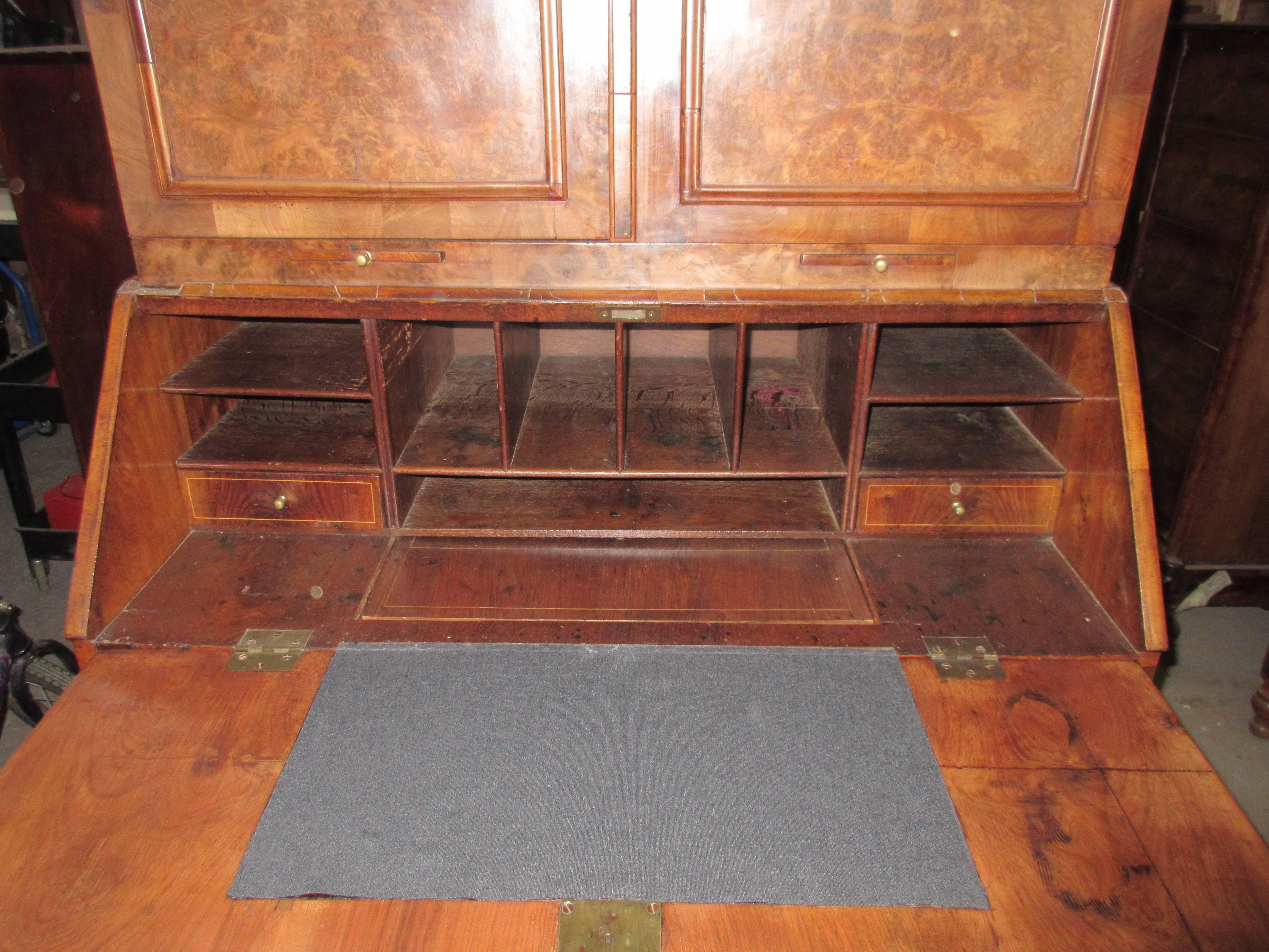 Dutch 18th Century Burr Walnut Secretaire Writing Cabinet Scriban In Excellent Condition For Sale In Werkendam, NL