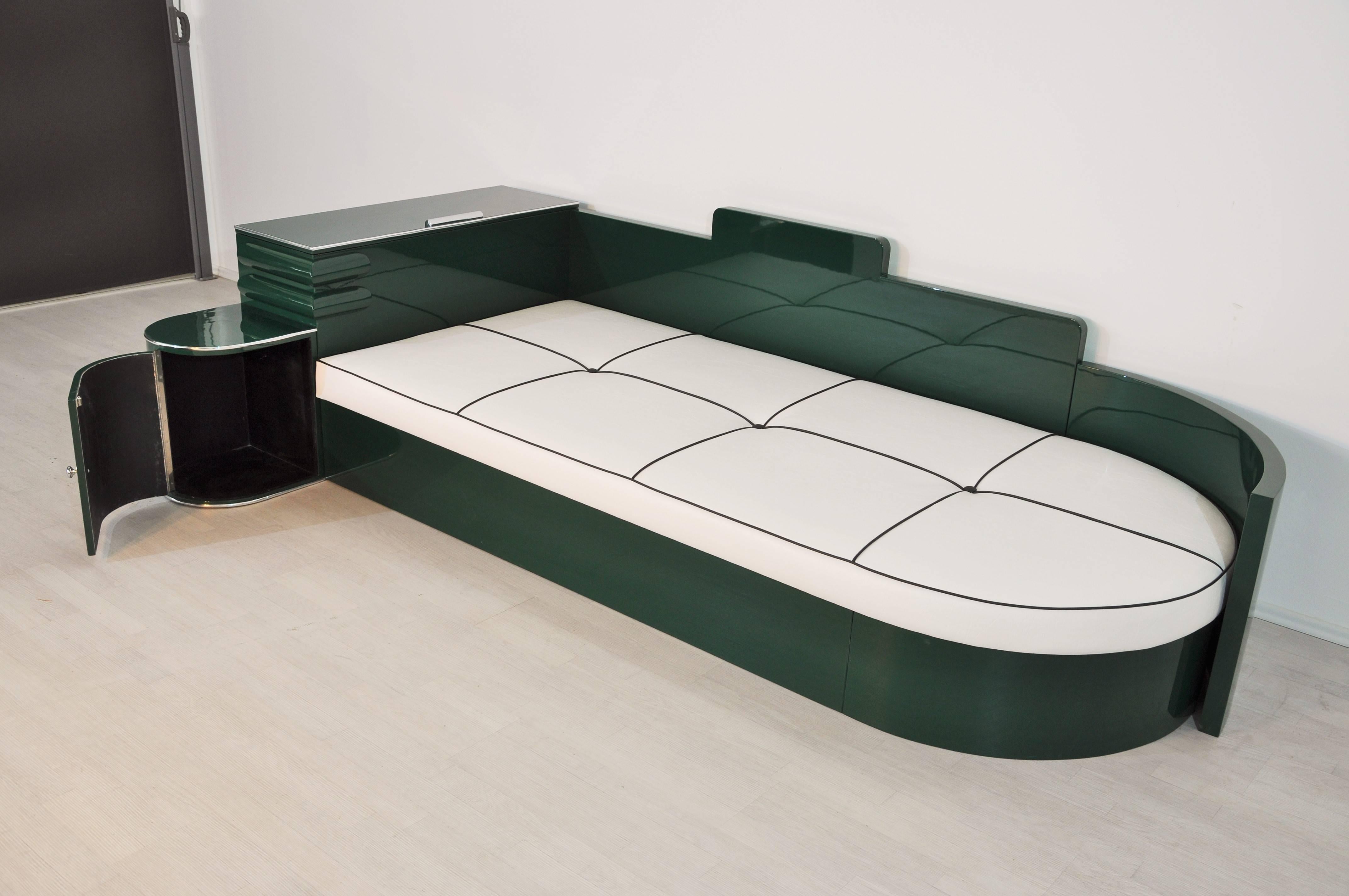 French High Gloss Art Deco Daybed from France in Jaguar Racing Green