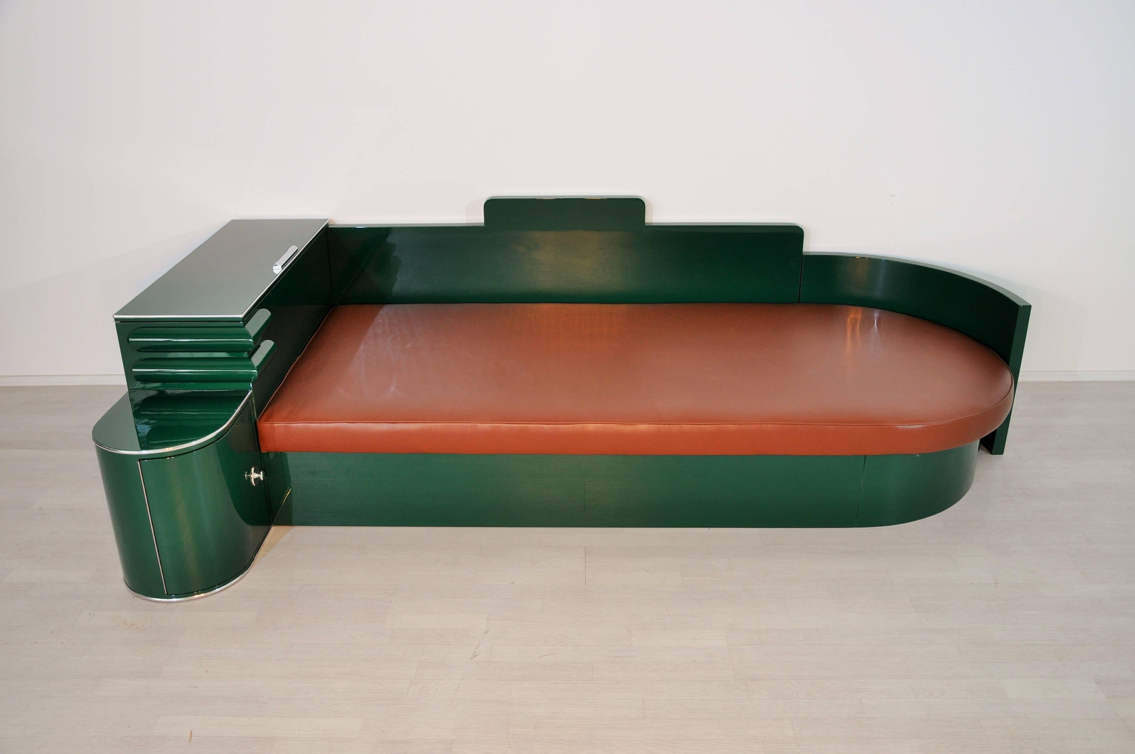 Mid-20th Century High Gloss Art Deco Daybed from France in Jaguar Racing Green