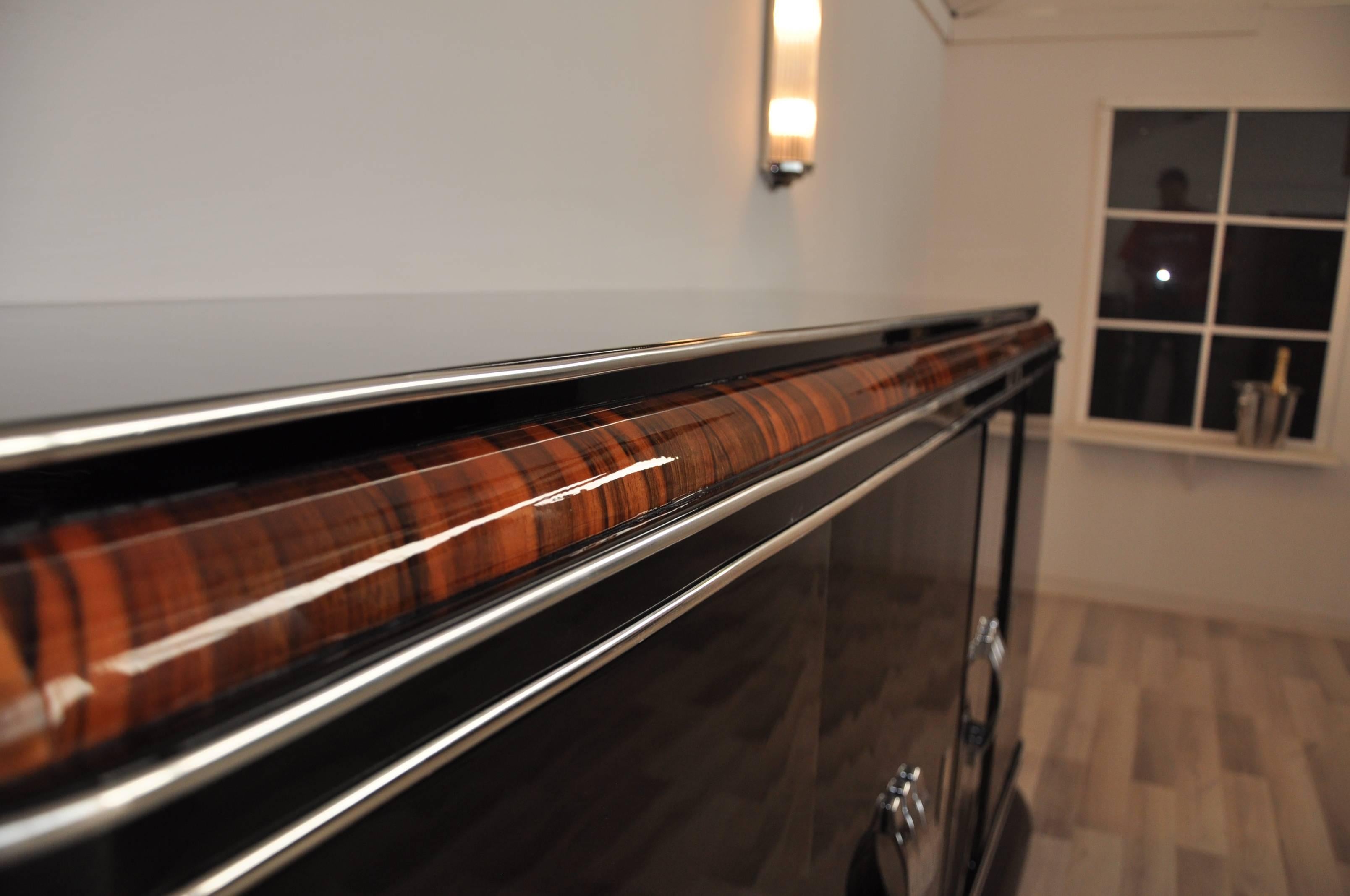 French Art Deco Sideboard with Piano Lacquer and Mahogany Details 3