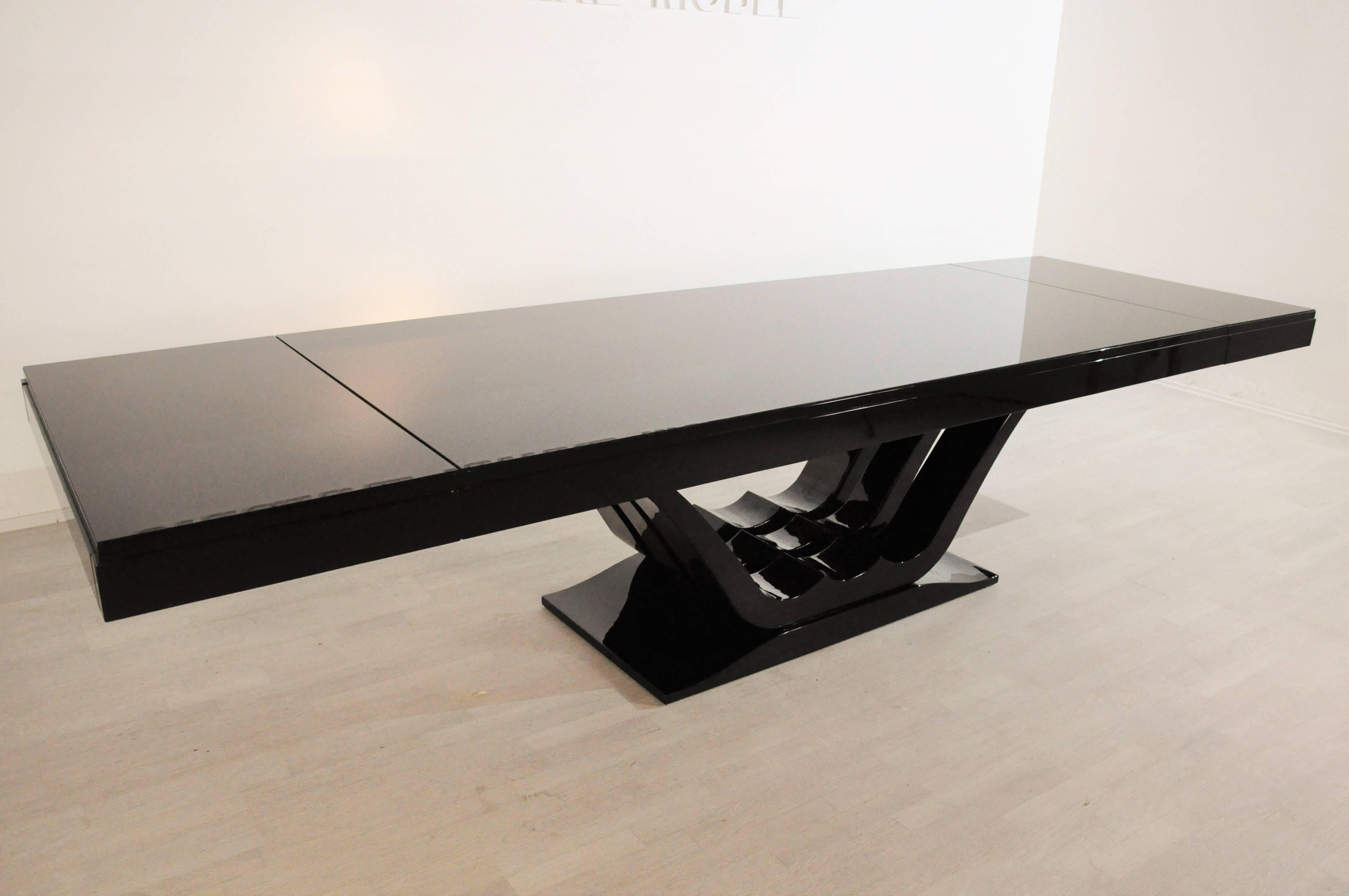 Wonderful Art Deco style dining table with high gloss piano lacquer. It offers a unique design with a beautifully carved foot and an amazing mirror finish. The top plate is covered with rounded lacobel glass to protect the table from damage and make