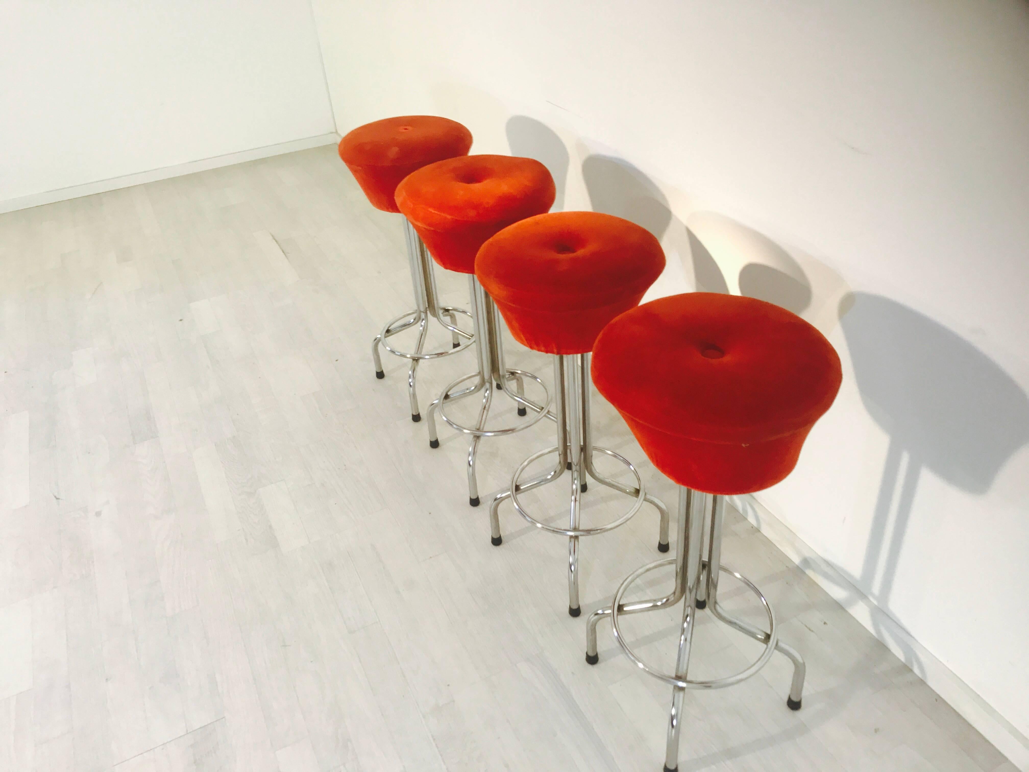A vintage bar stool set with 4 stools from 1960. These wonderful stools shine with beautiful chrome feet and a striking red color as seat cover. The design fits to every bar and can be used in many different ways.

Wonderful red color as seat