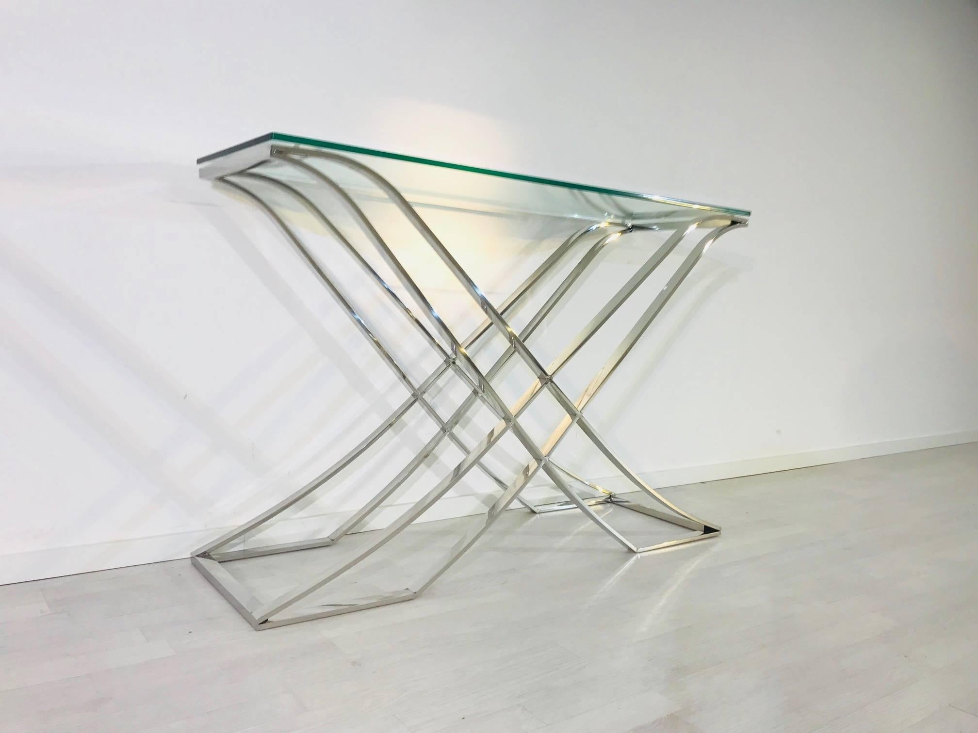 Vintage Bauhaus console table with curved legs. Offers a polychromed brass frame and a tabletop made of cut glass.

 Console table made of chromed brass and glass
 Luxurious and straight Bauhaus design
 Beautiful eyecatcher in every room.