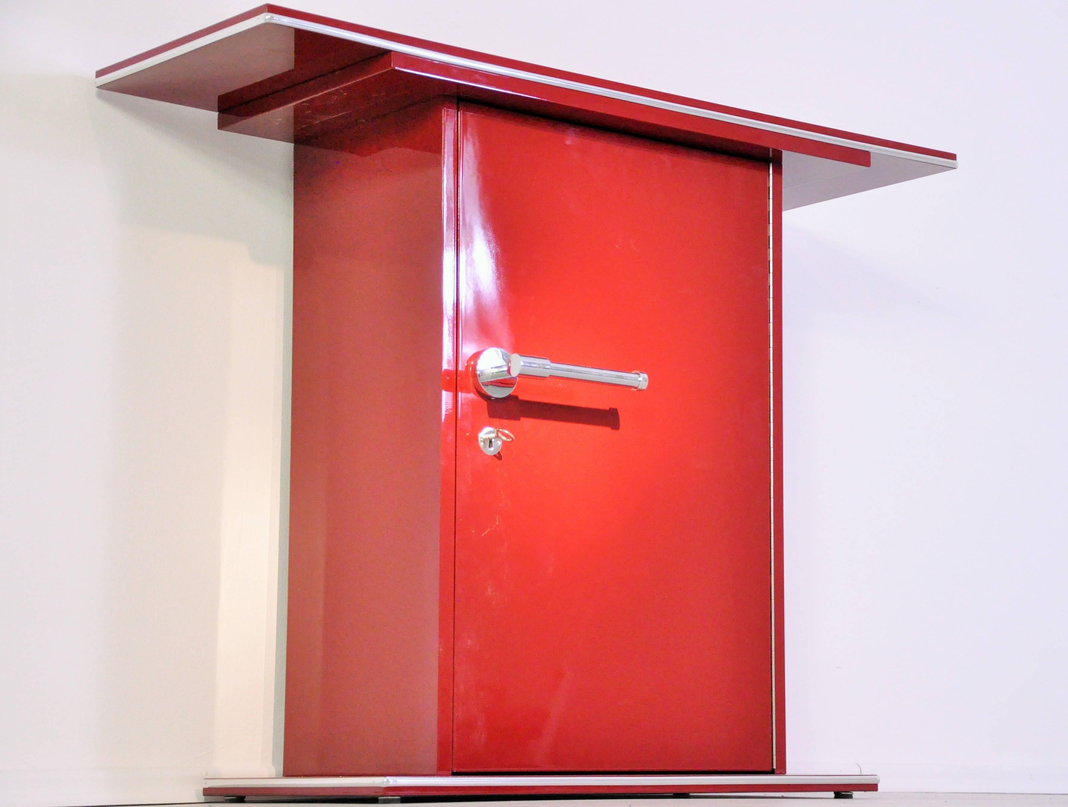 Practical small console table with a wonderful fire red paintjob and an integrated storage compartment. It features a high gloss finish and fine chrome details. Different lacquers and colors available - feel free to contact us for