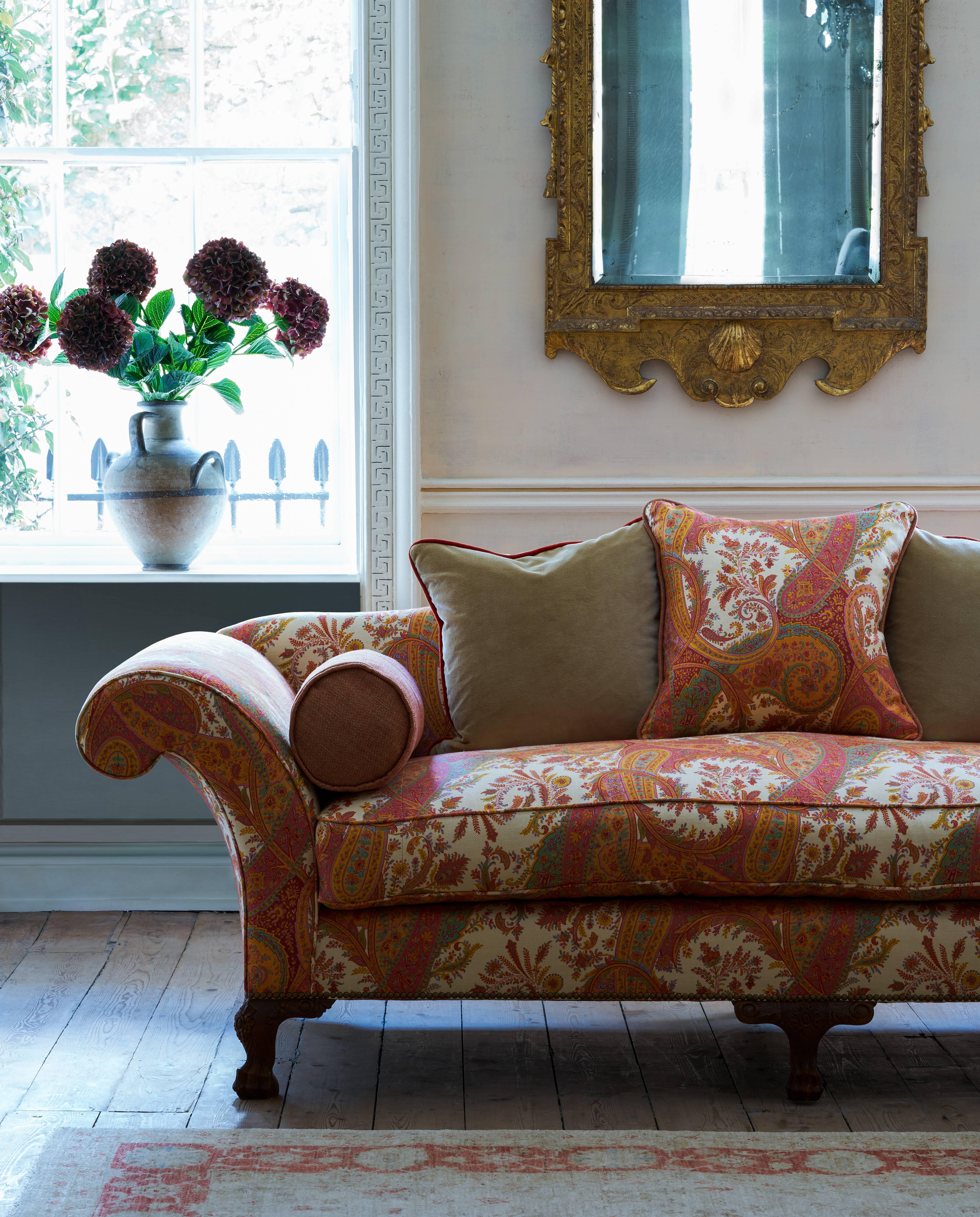 Maßgefertigtes Eichenholz-Sofa im Stil des 18. Jahrhunderts (21. Jahrhundert und zeitgenössisch) im Angebot
