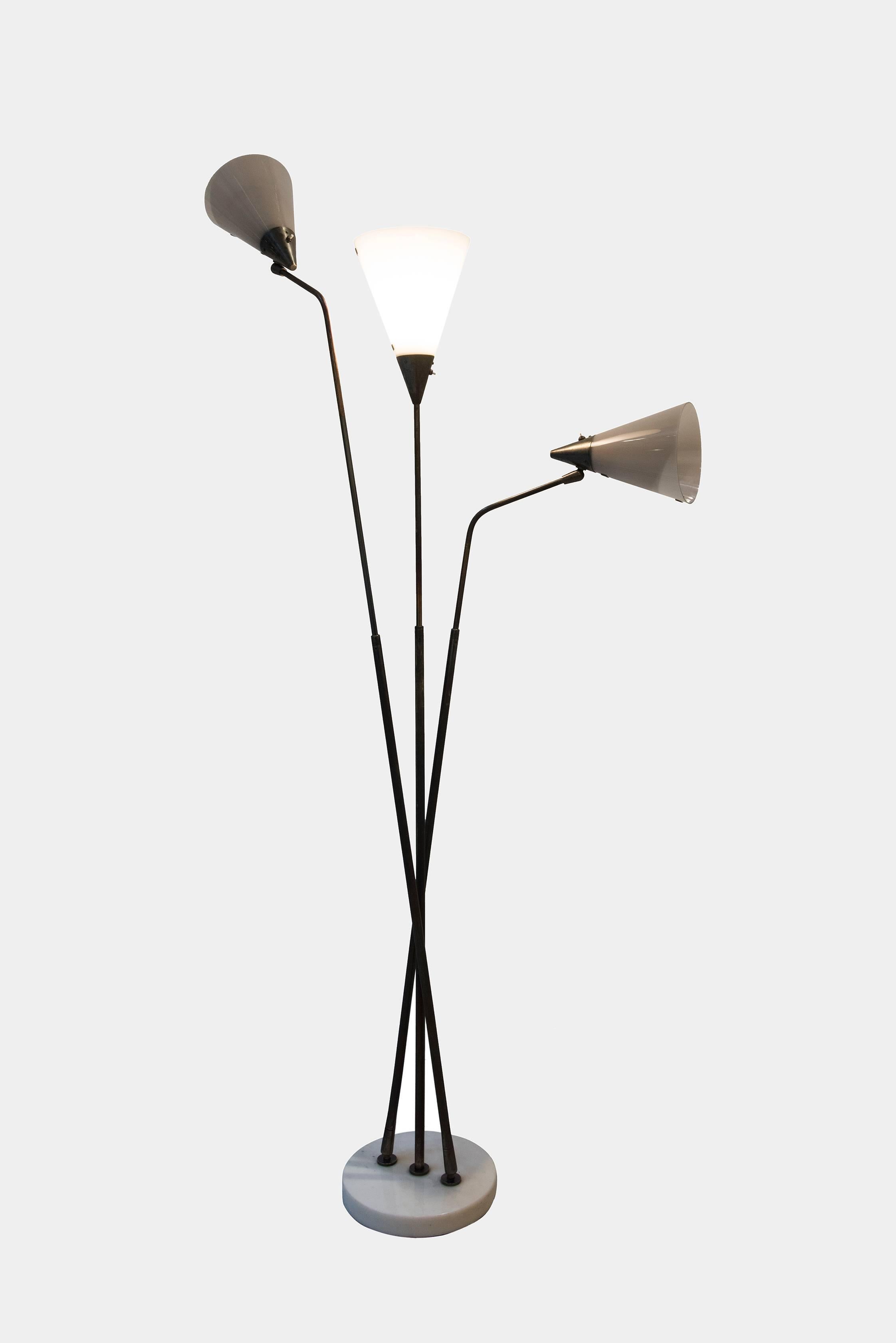 A rare floor lamp designed by Giuseppe Ostuni, 1950 for Oluce Italy, extensible and adjustable brass floor lamp with perpex diffusers and marble base, the color perpex are grey and white, the dimension are cm 135, H 204 cm.
 