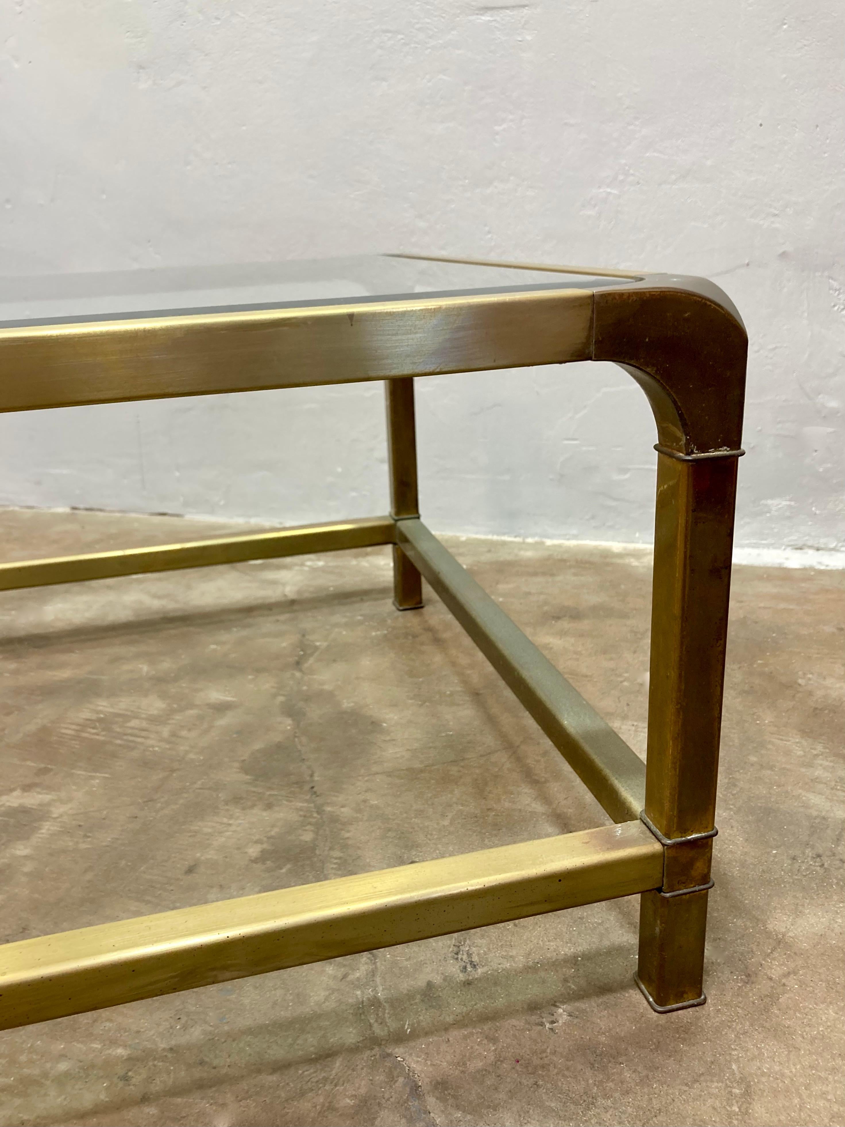 Table basse vintage en laiton et verre Mastercraft Bon état - En vente à Alhambra, CA