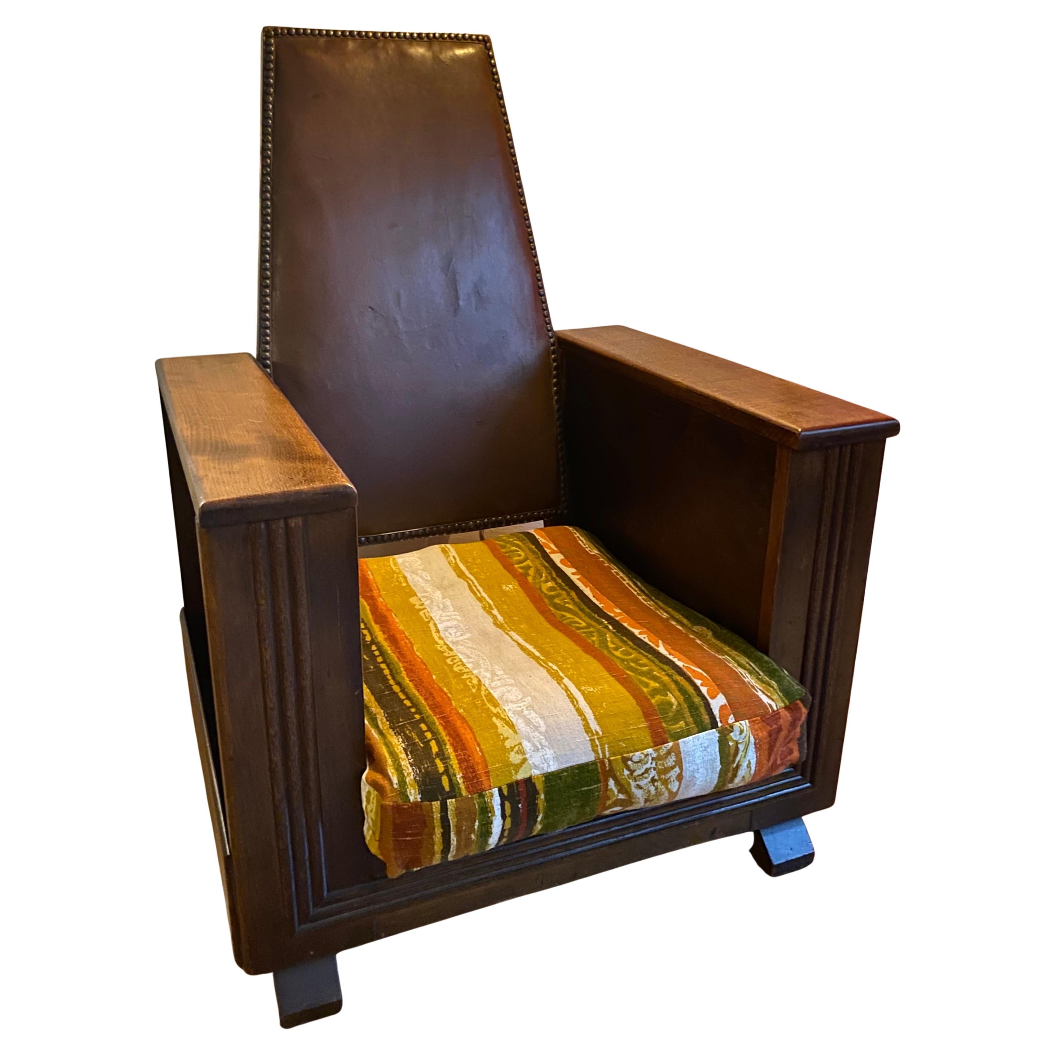 Fauteuil ancien de l
époque des Arts et Métiers avec bibliothèque intégrée en vente