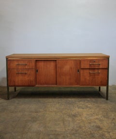 MCM-Sideboard aus Messing und Walnussholz von Alma Desk Co. mit Laminatplatte