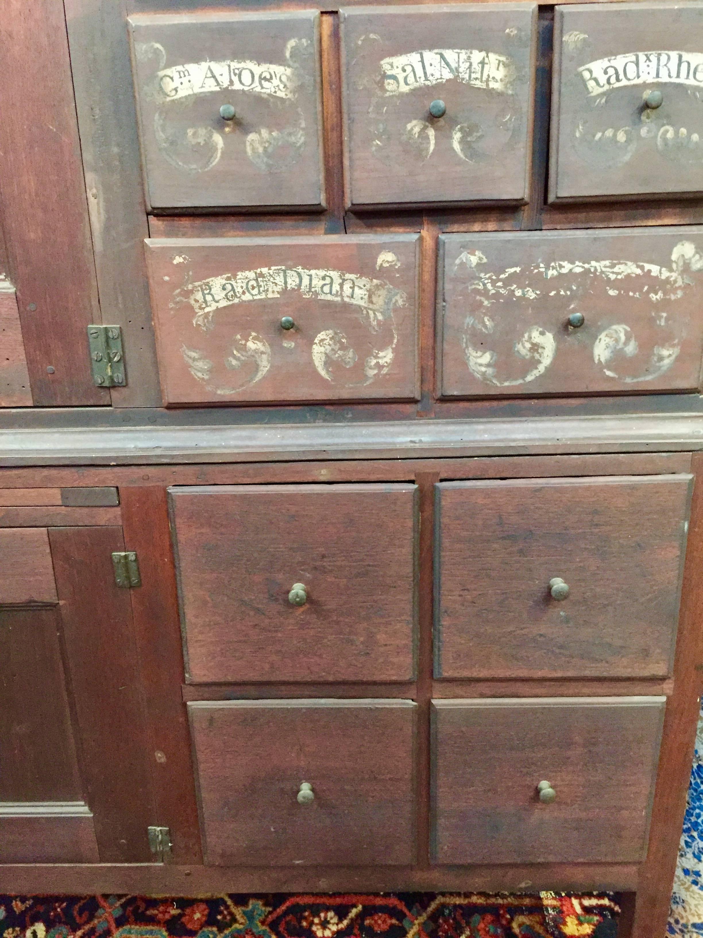 Walnut Apothecary Chest Dorchester, Massachusetts, 18th Century In Excellent Condition In Wiscasset, ME