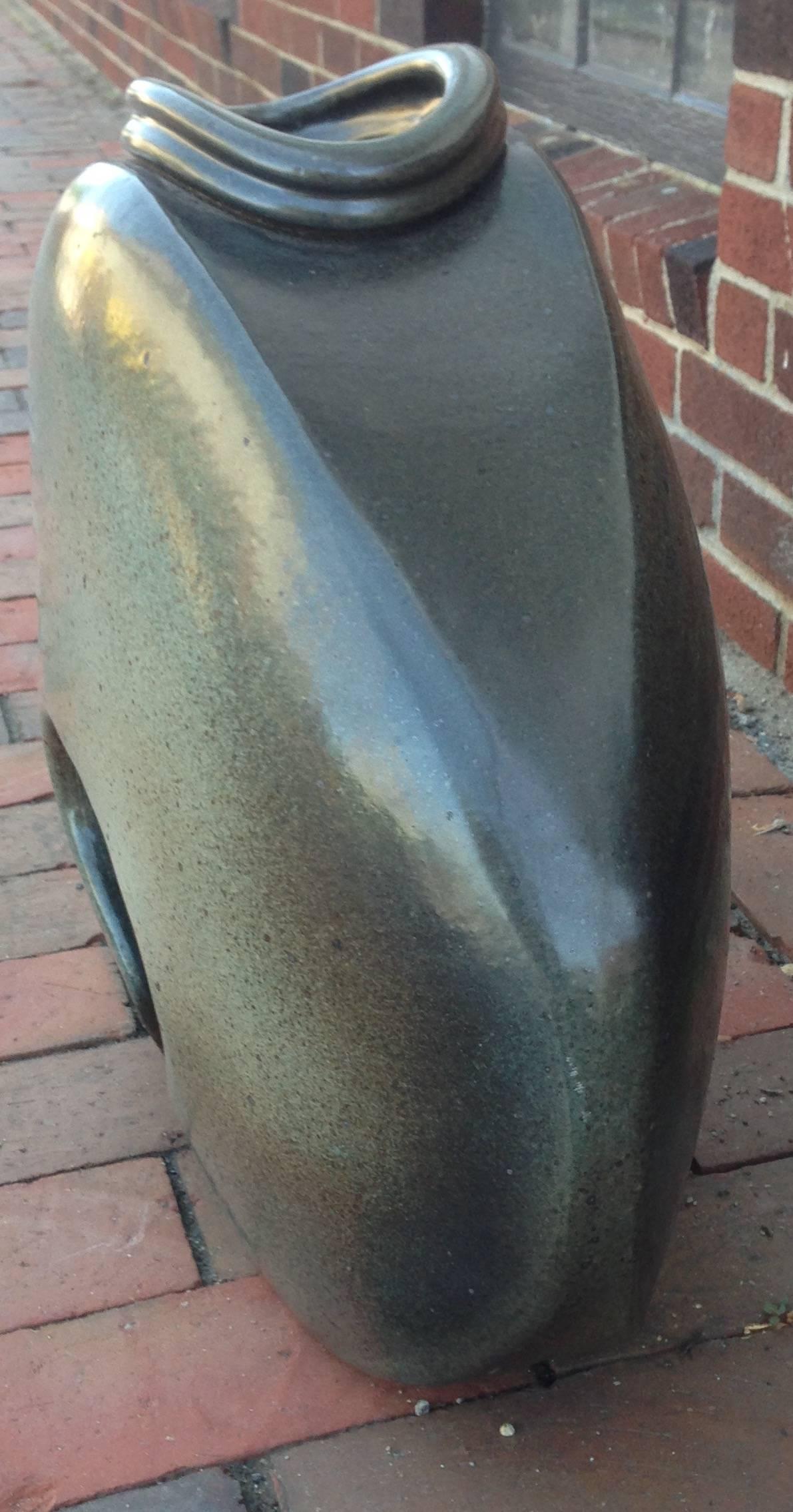 Ovid Shape Mid-Century Modern Studio Pottery Vessel In Good Condition In Wiscasset, ME