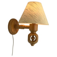 Aplique de pared sueco vintage de pino macizo torneado con esfera fija, aprox. década de 1970