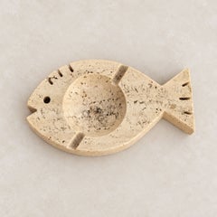 Fischförmiger Aschenbecher aus italienischem Travertin-Marmor aus den 1970er Jahren, den Fratelli Mannelli zugeschrieben