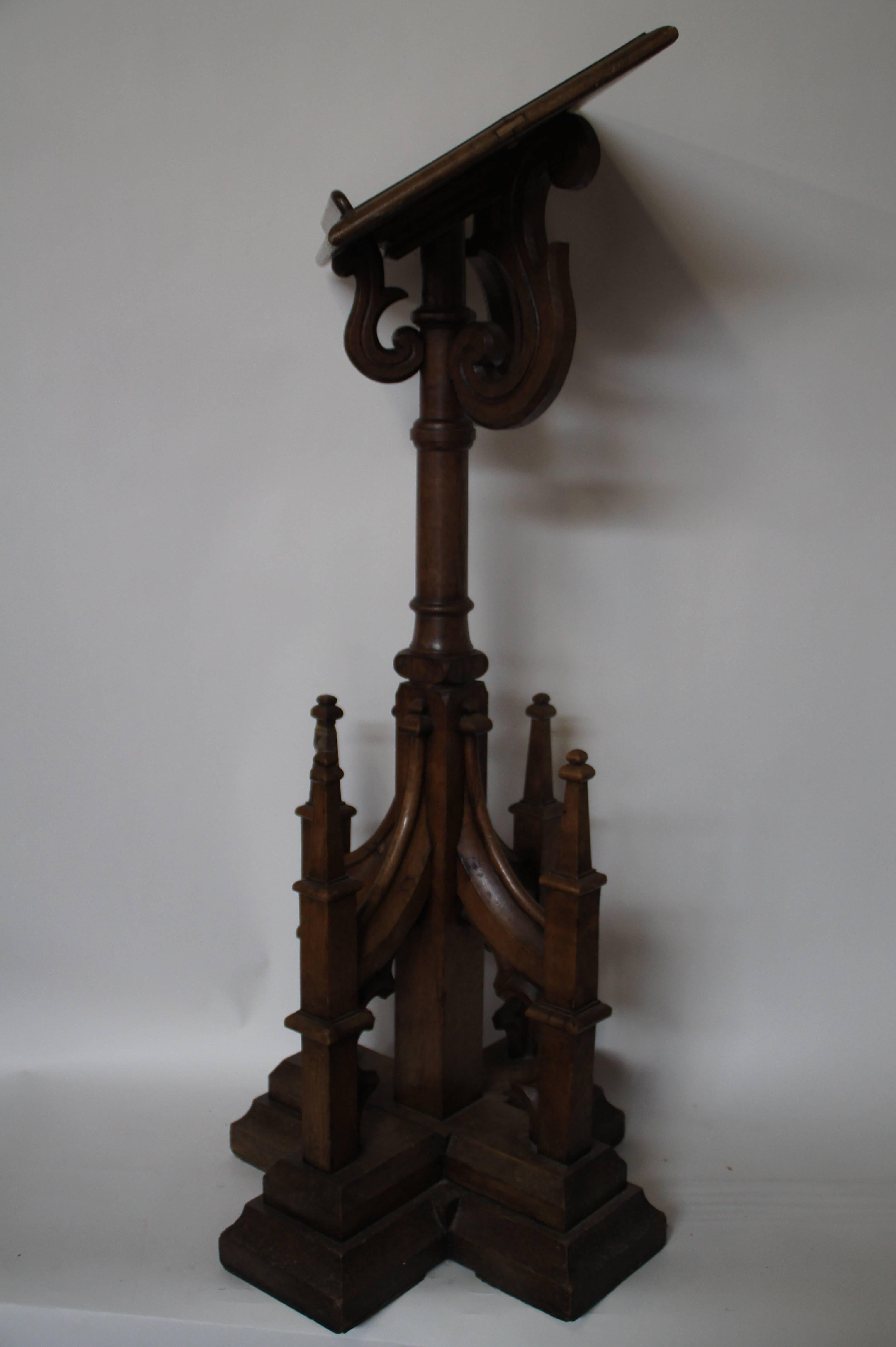 Wooden lectern, wood.
Some damages, see picture.
Good condition.